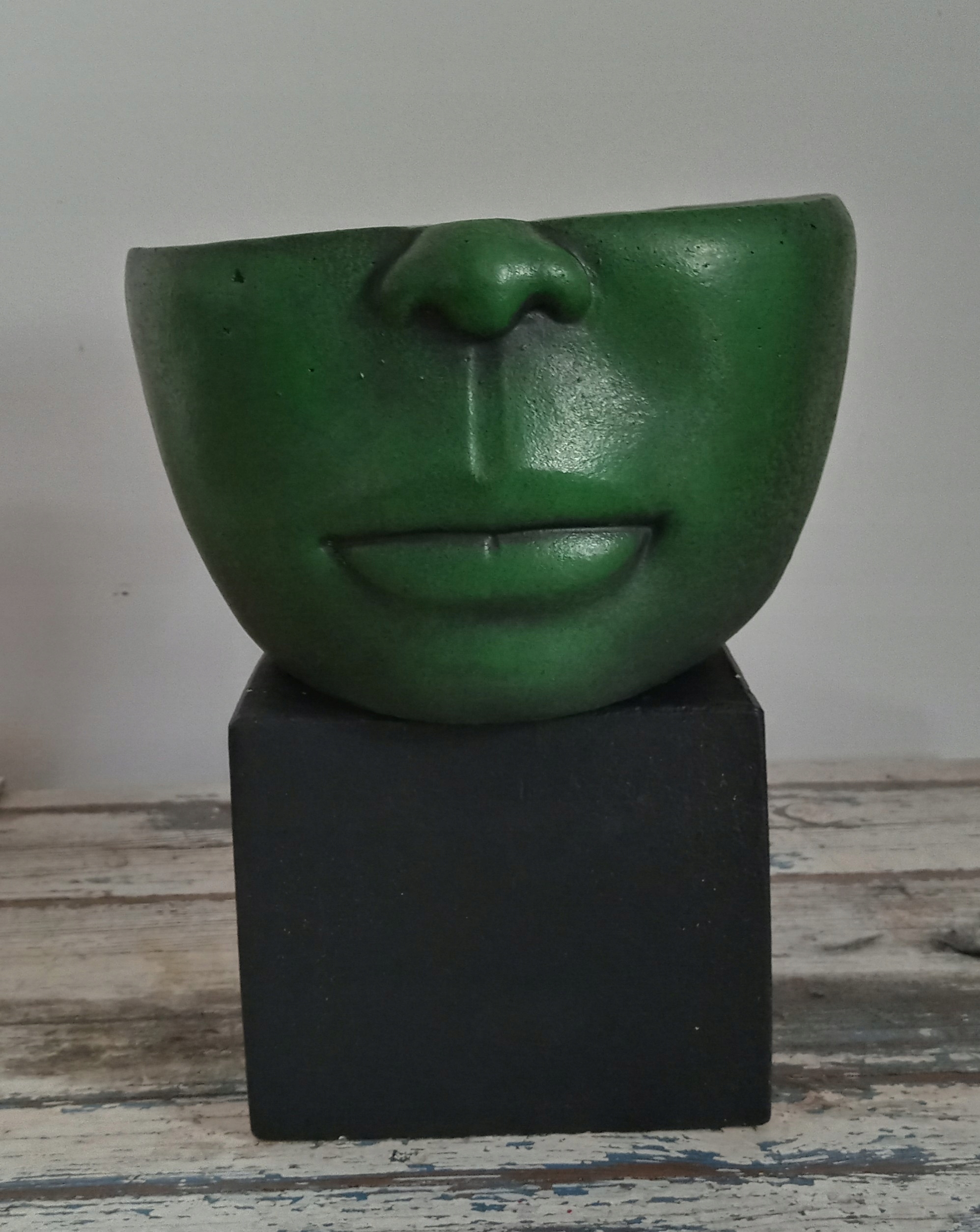 

Doniczka-osłonka misa cementowa 24cm.Zieleń