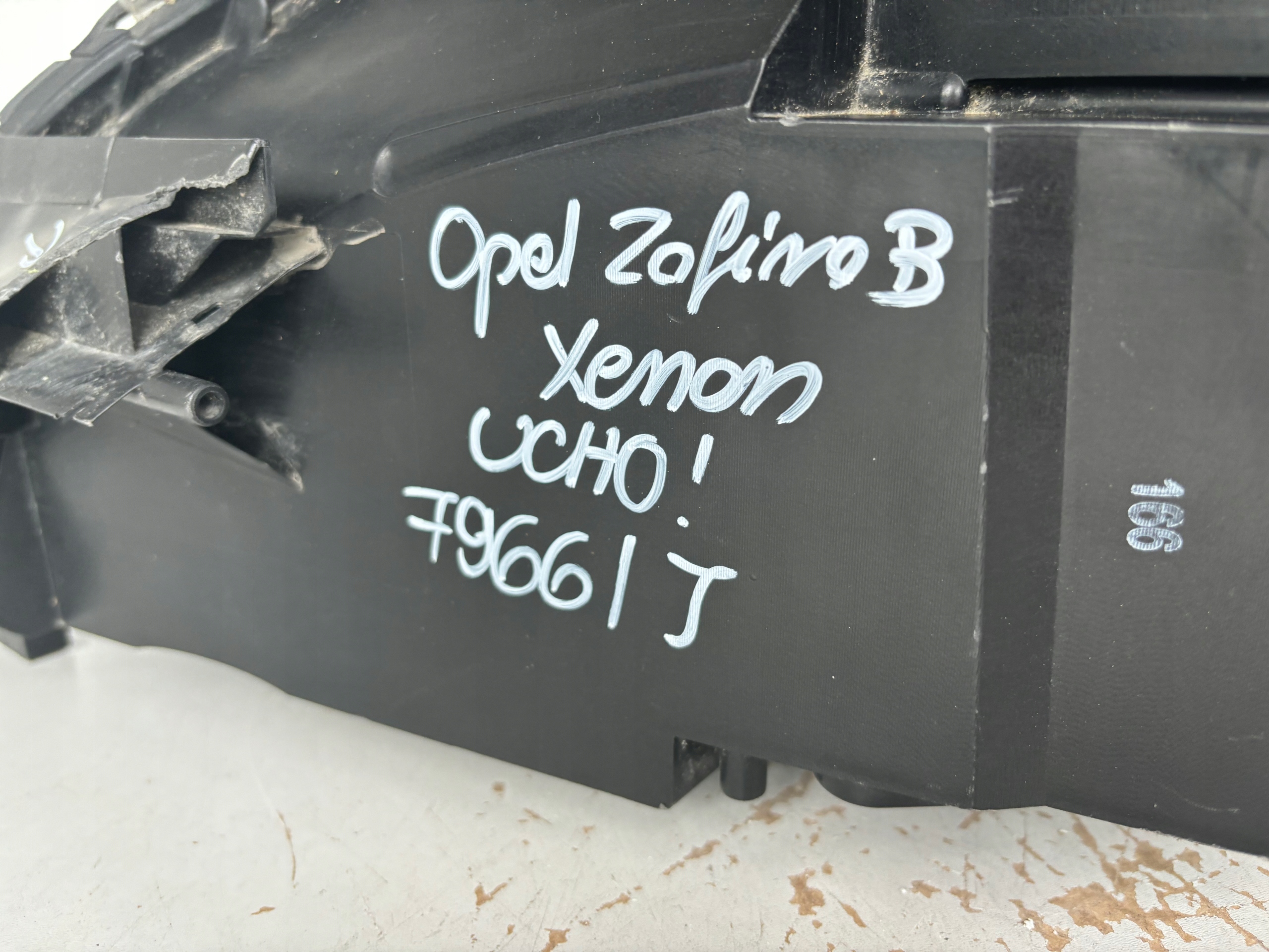 light right REFLEKTOR OPEL ZAFIRA B XENON