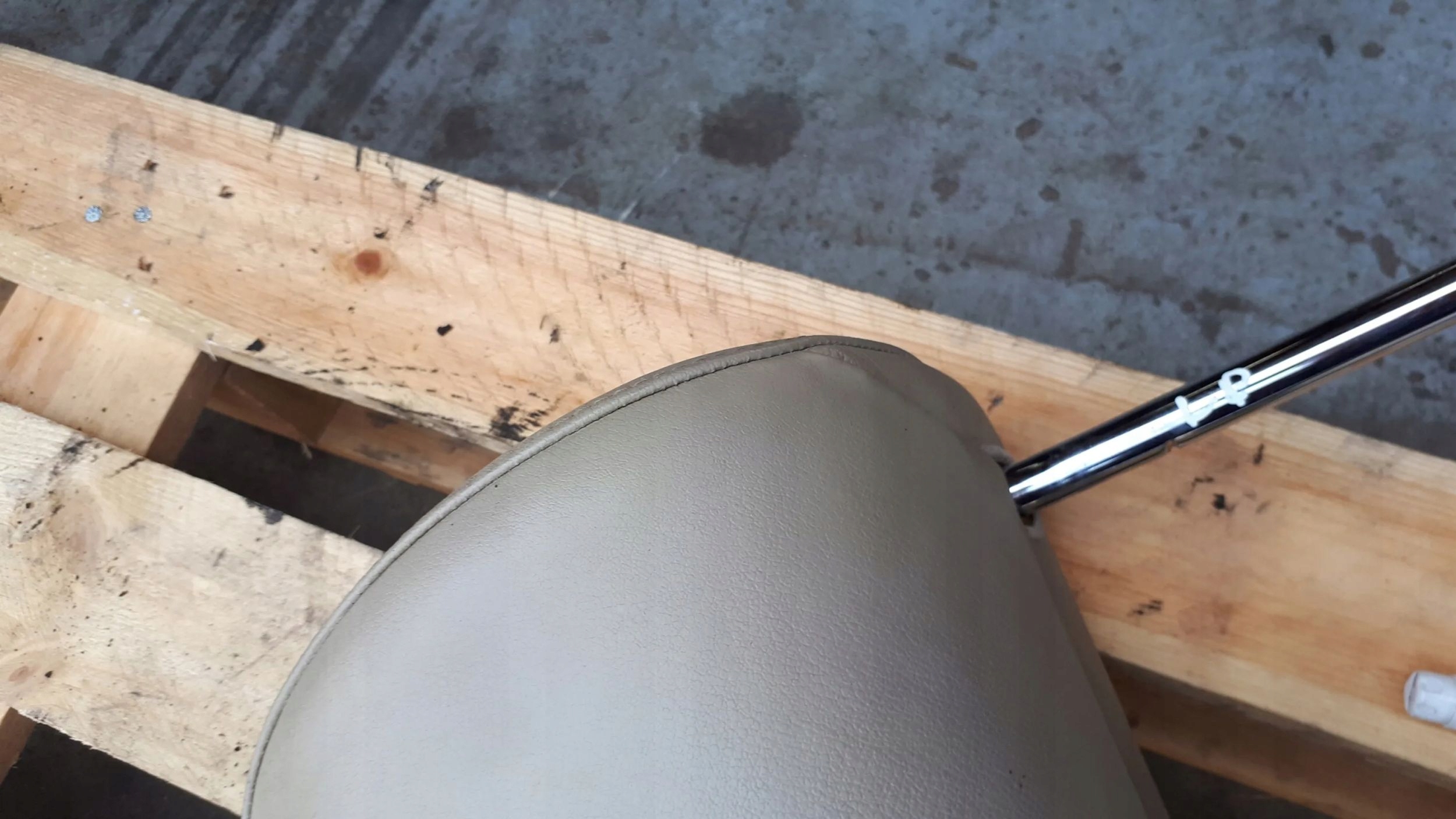 A4 B8 rest seat front left JASNY without