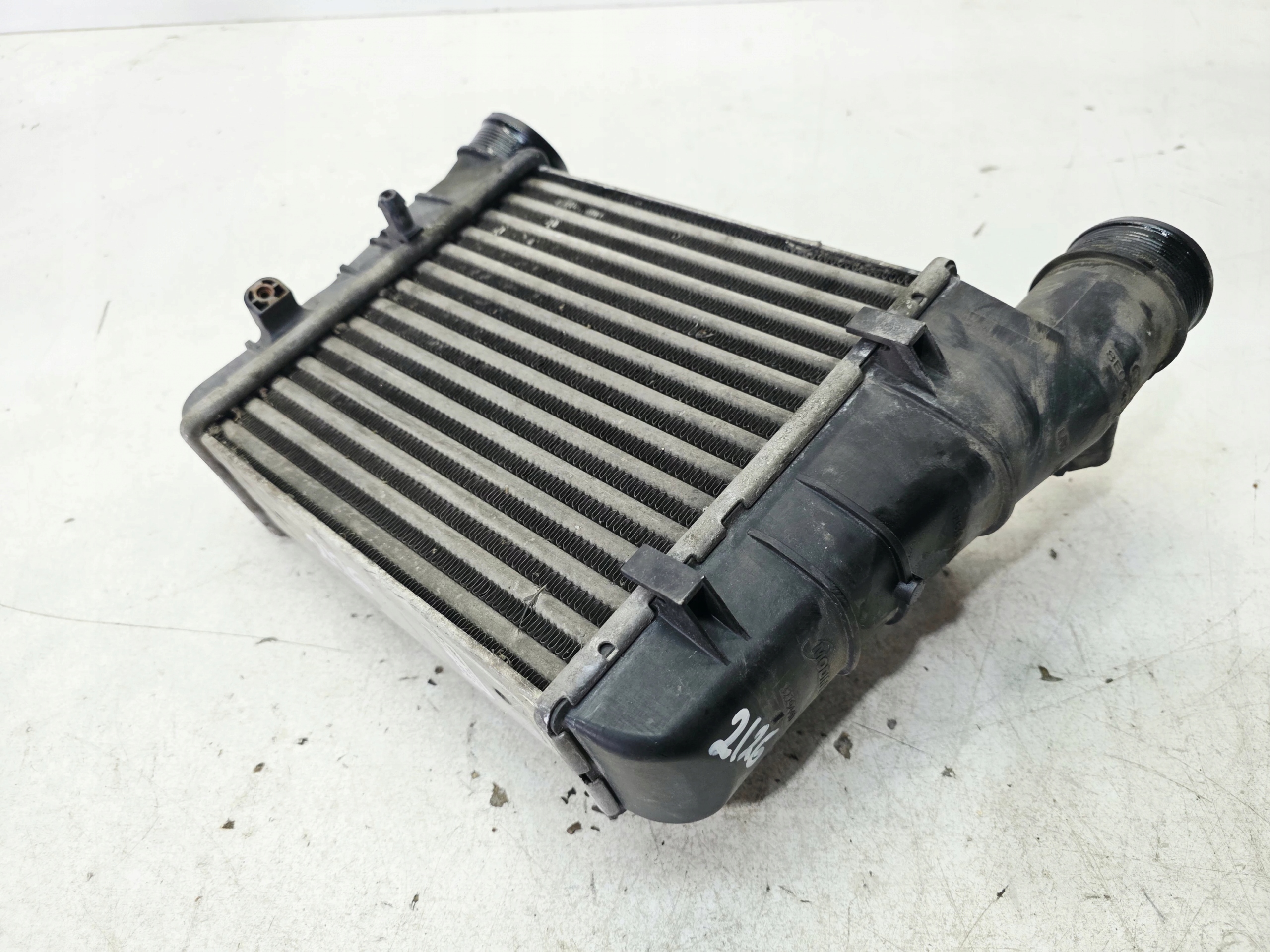 Kühler luft INTERCOOLER links AUDI A4 B7 2.0 TFSI 8E0145805AA 2/26