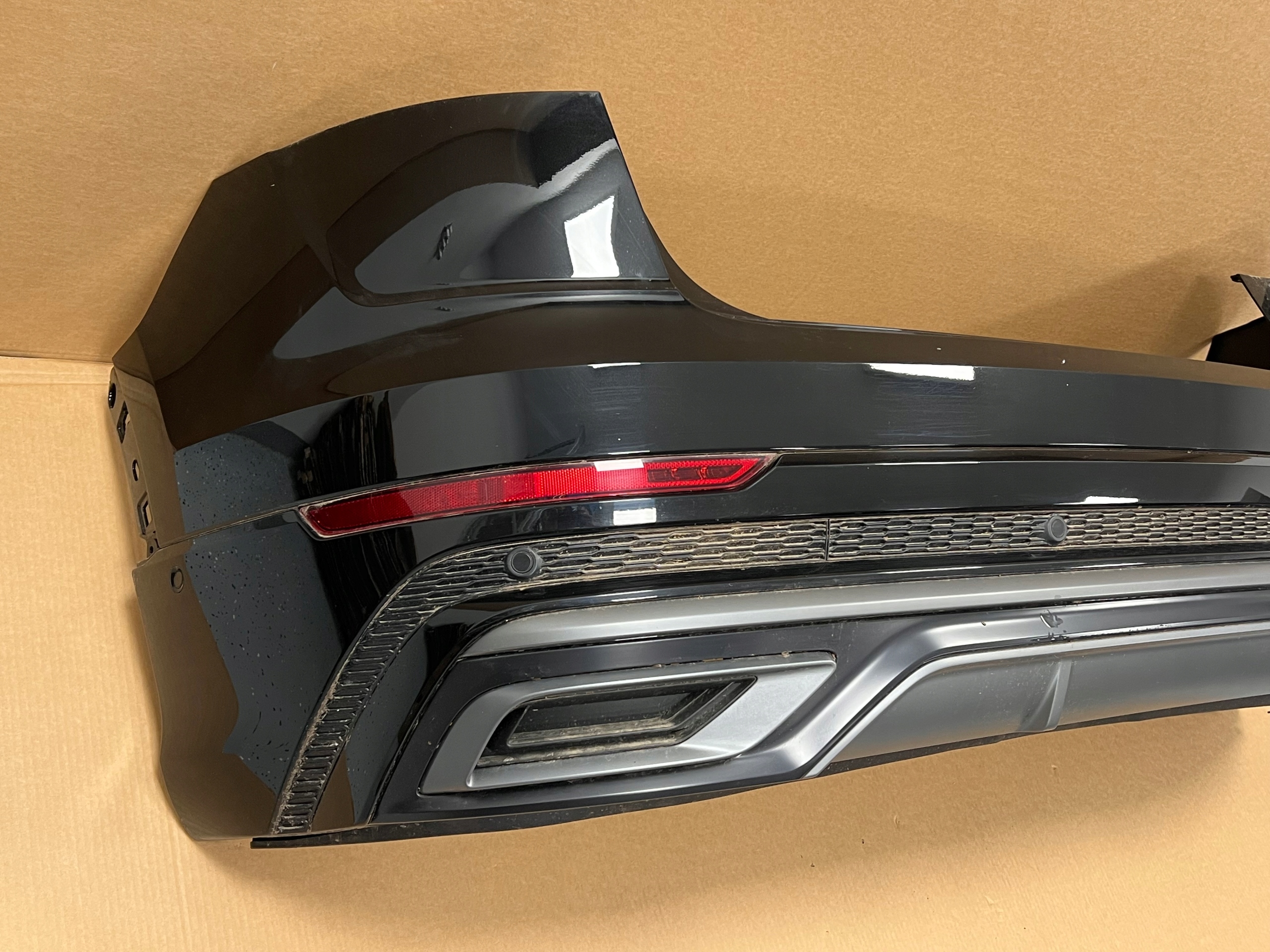 AUDI Q8 4M ZDERZAK TYŁ 6xPDC LY9T S-LINE Producent części Audi OE