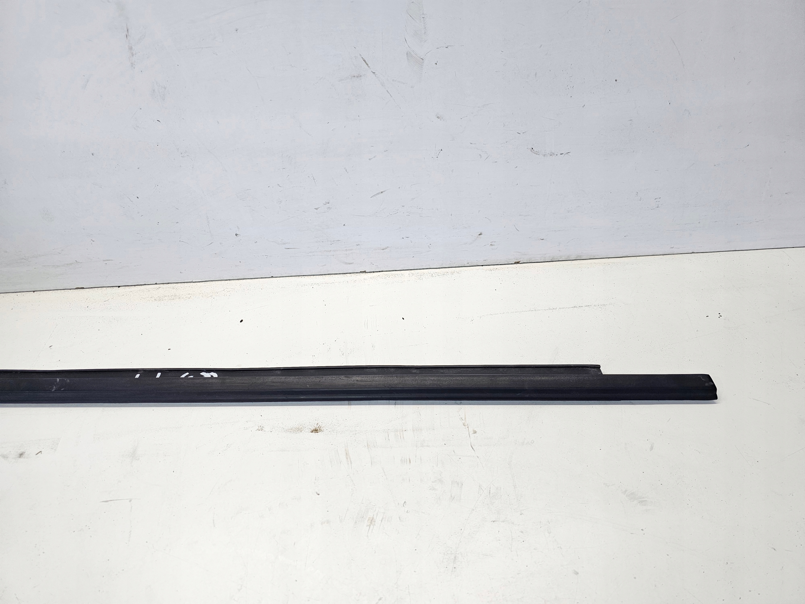 moulding dust SZYBE door right front AUDI A4 B9 8W0837478D MAT