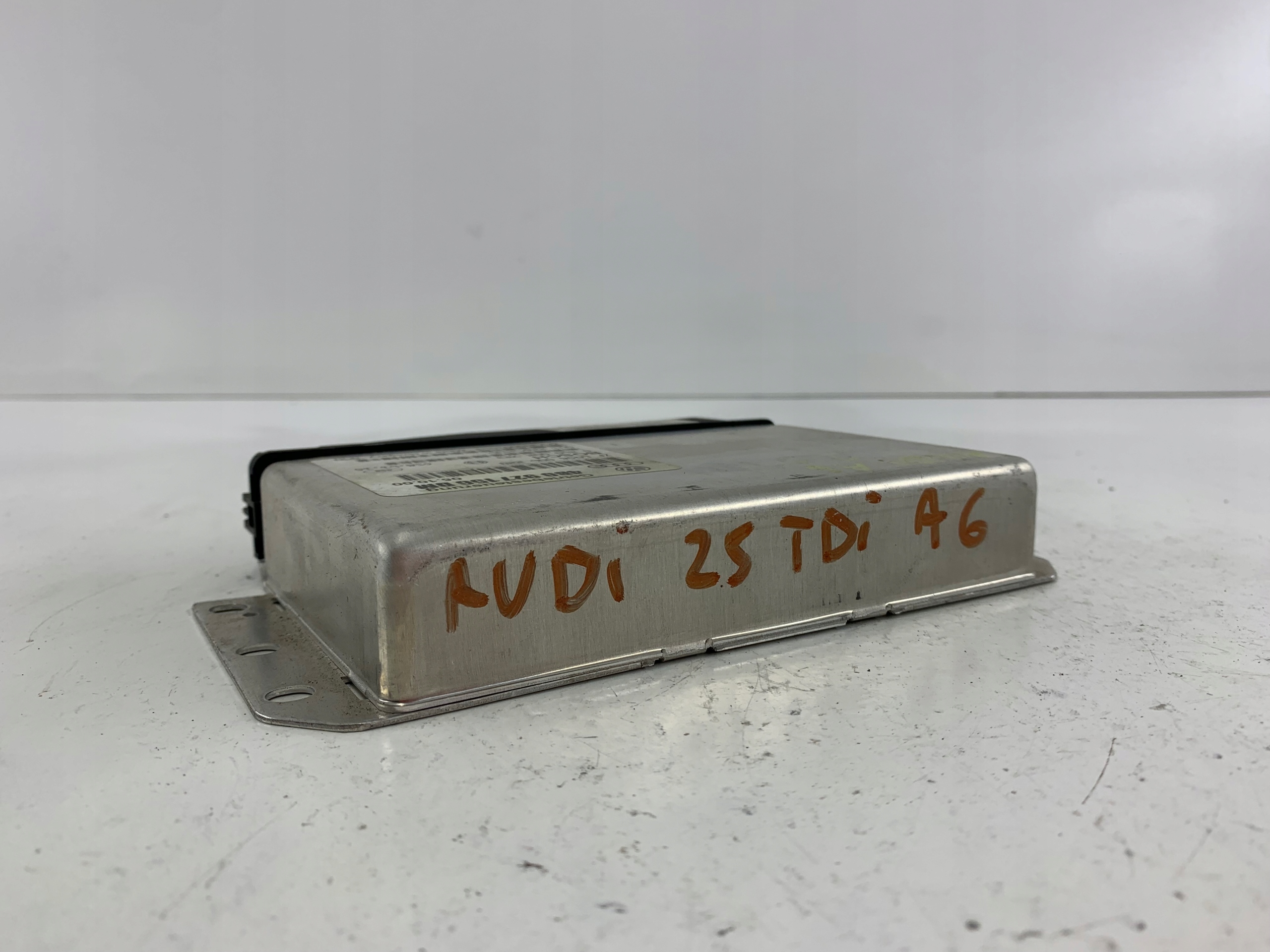 AUDI A6 C5 PASSAT B5 2.5 TDI unité de commande électronique uce module boîte de vitesses engrenage 4B0927156DM
