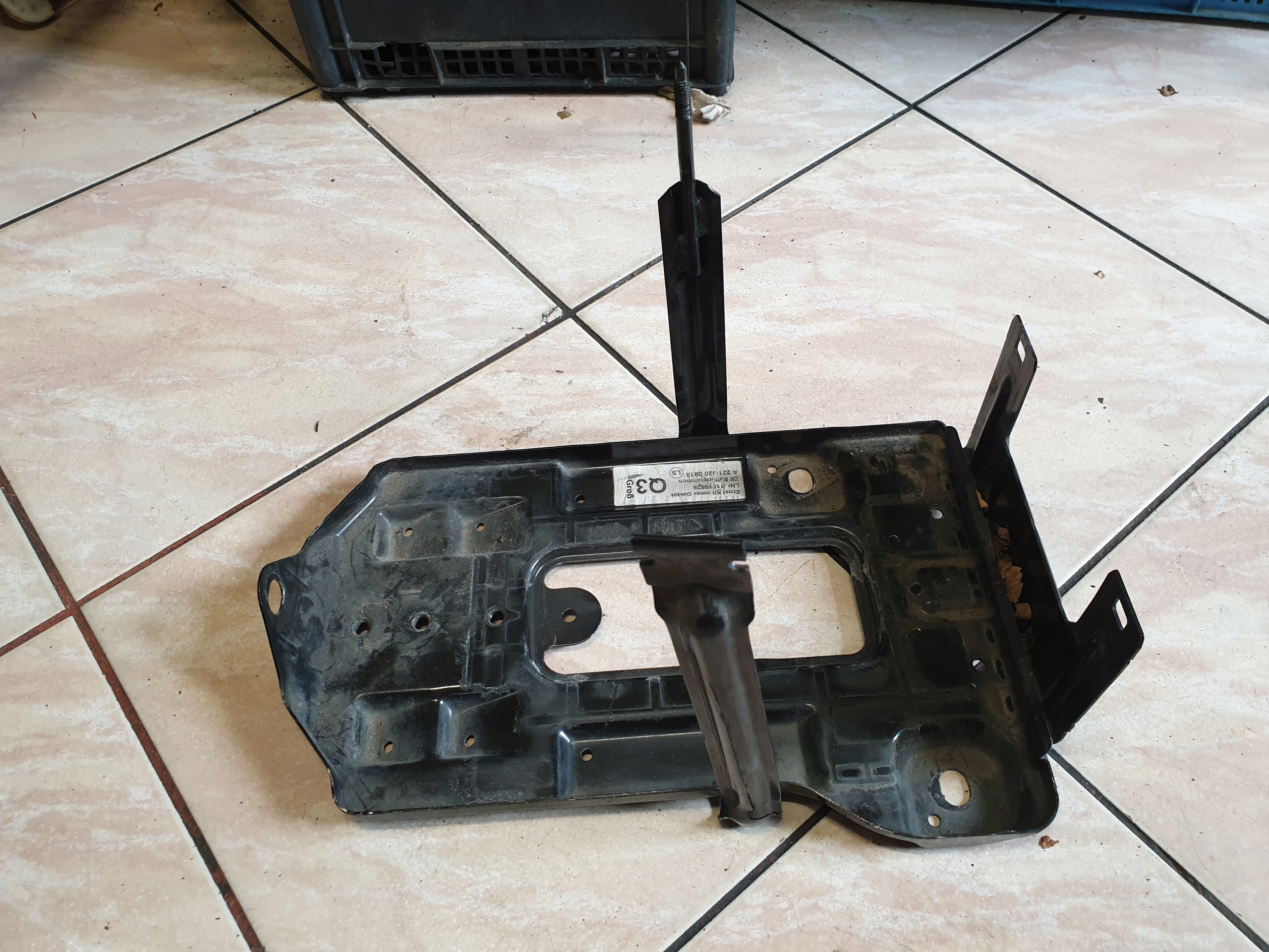 Podstawa akumulatora Mercedes S W221 A2216200818 Producent części Mercedes-Benz OE