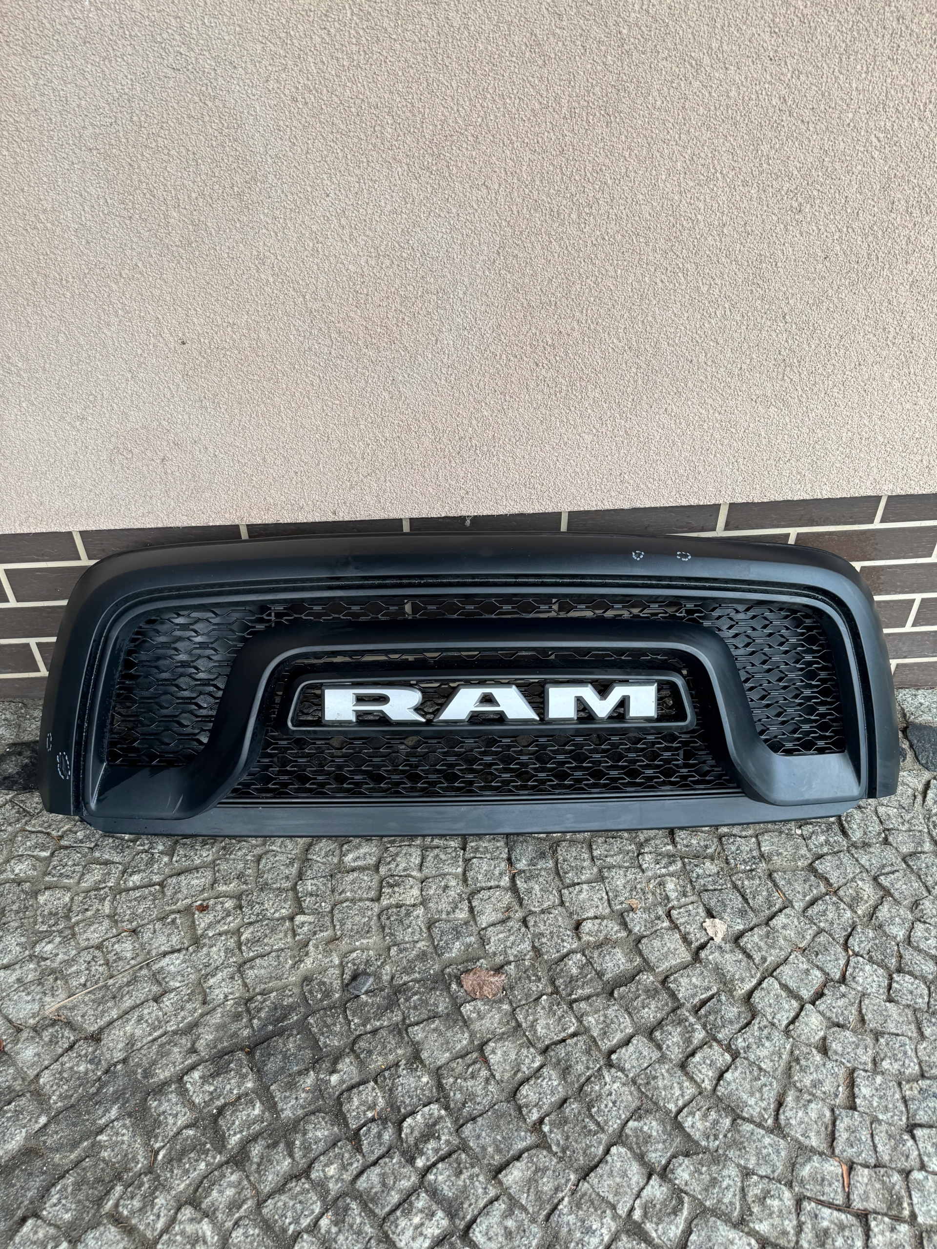 DODGE RAM 1500 REBEL 2015- GRILL ATRAPA PRZÓD USA