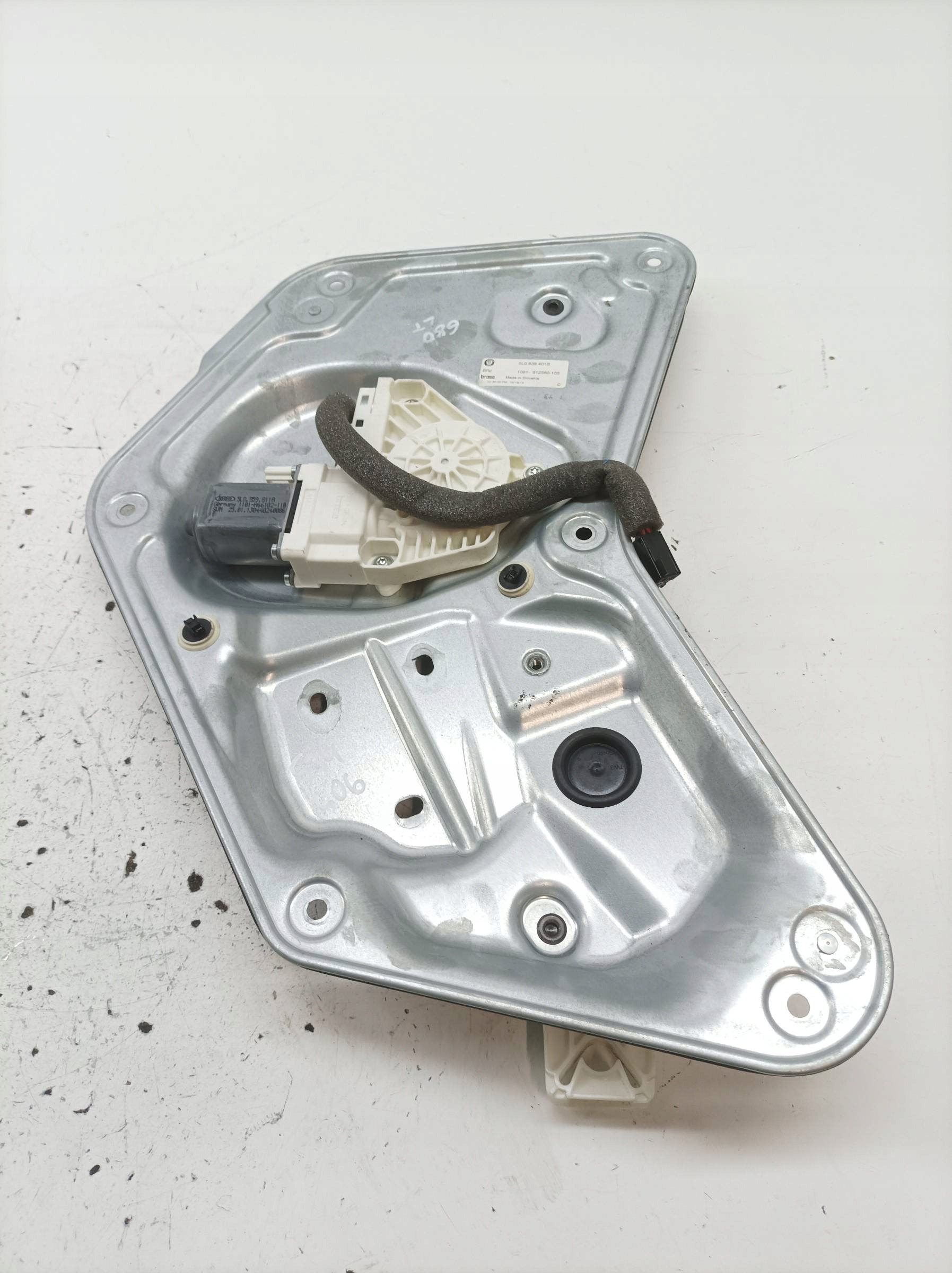 mechanism windows left rear part 5L0839401B Skoda Yeti and (2009- )