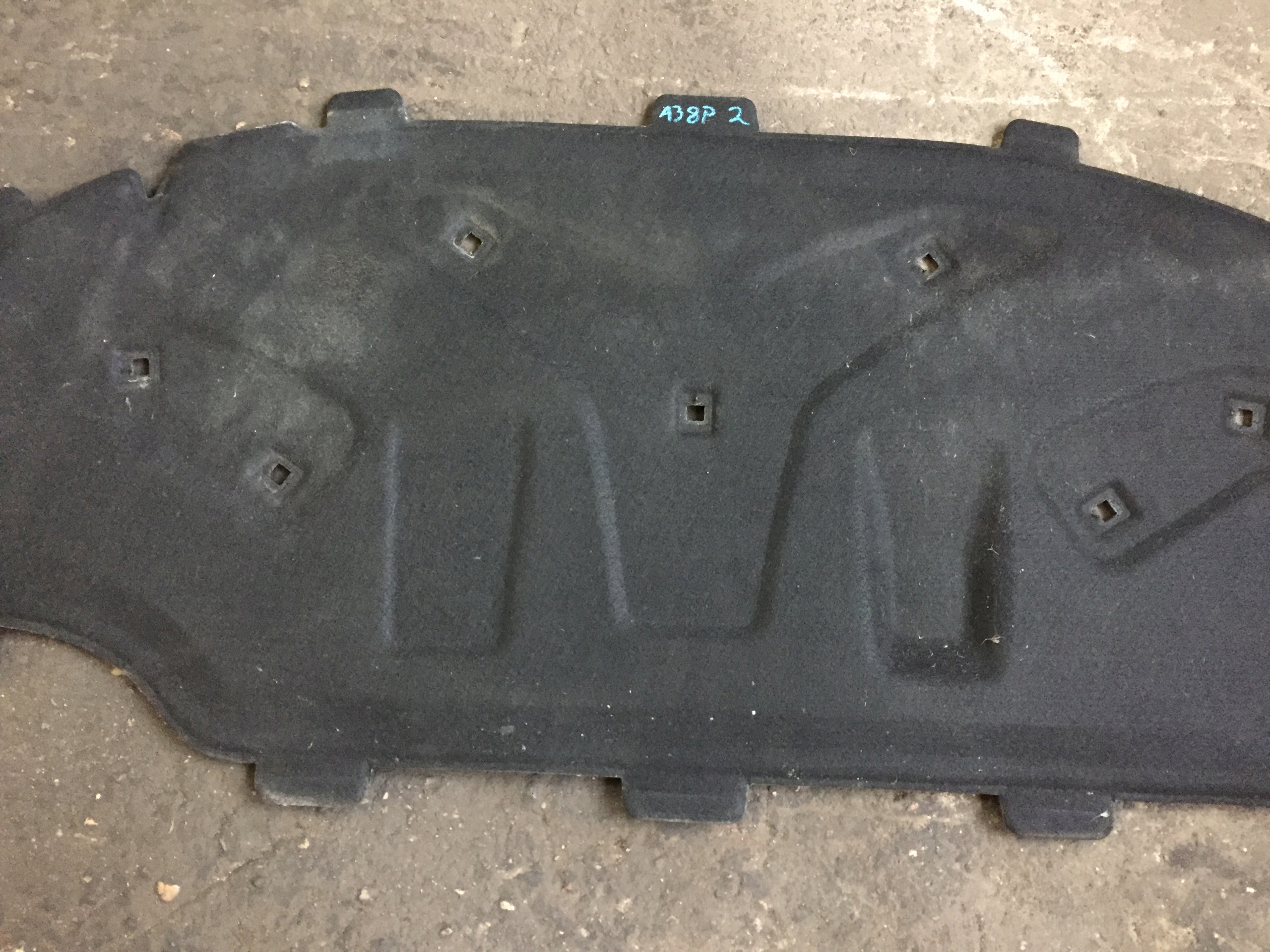AUDI A3 8P LIFT Insonorisation du capot 8P0863825L