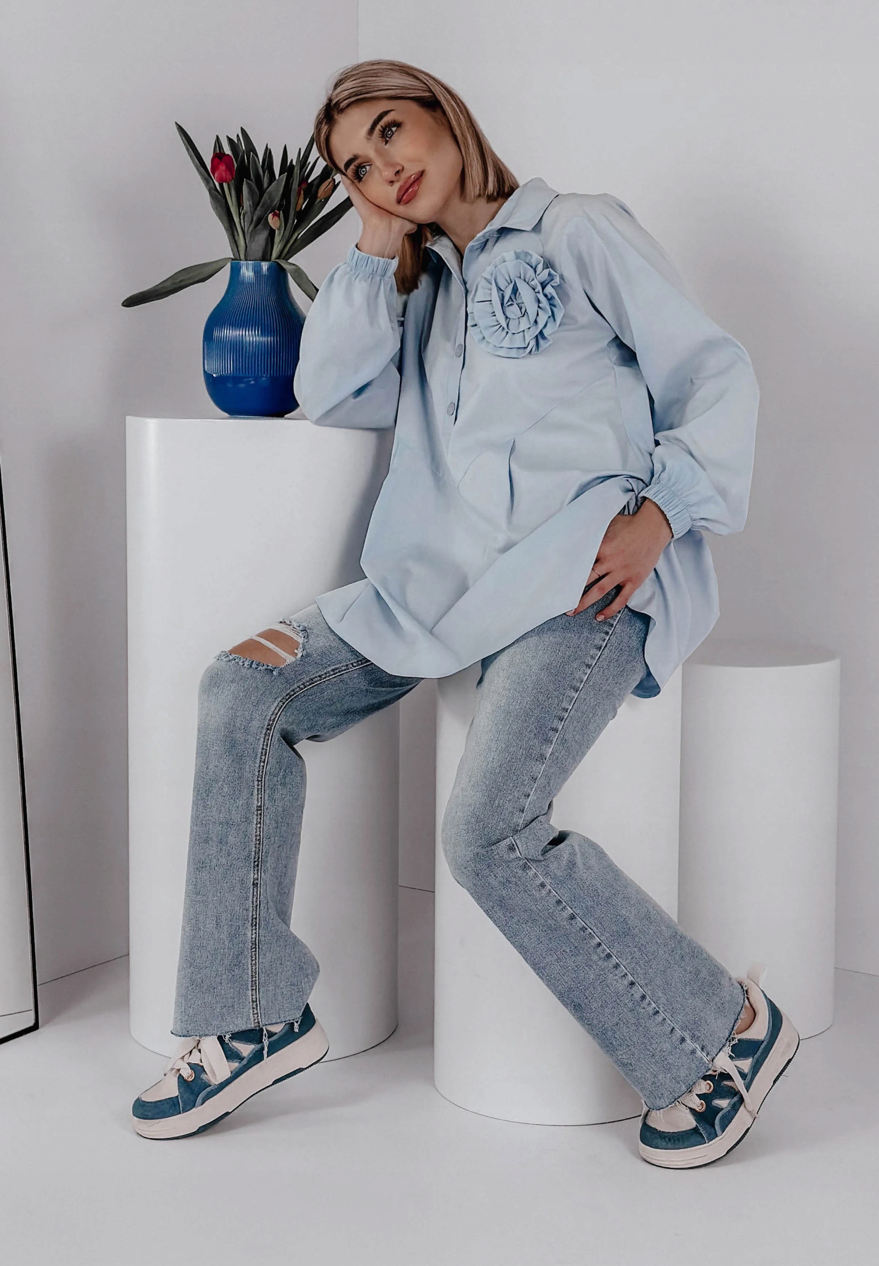 Koszula z odpinaną różą Nalani niebieska 2 Marka bez marki