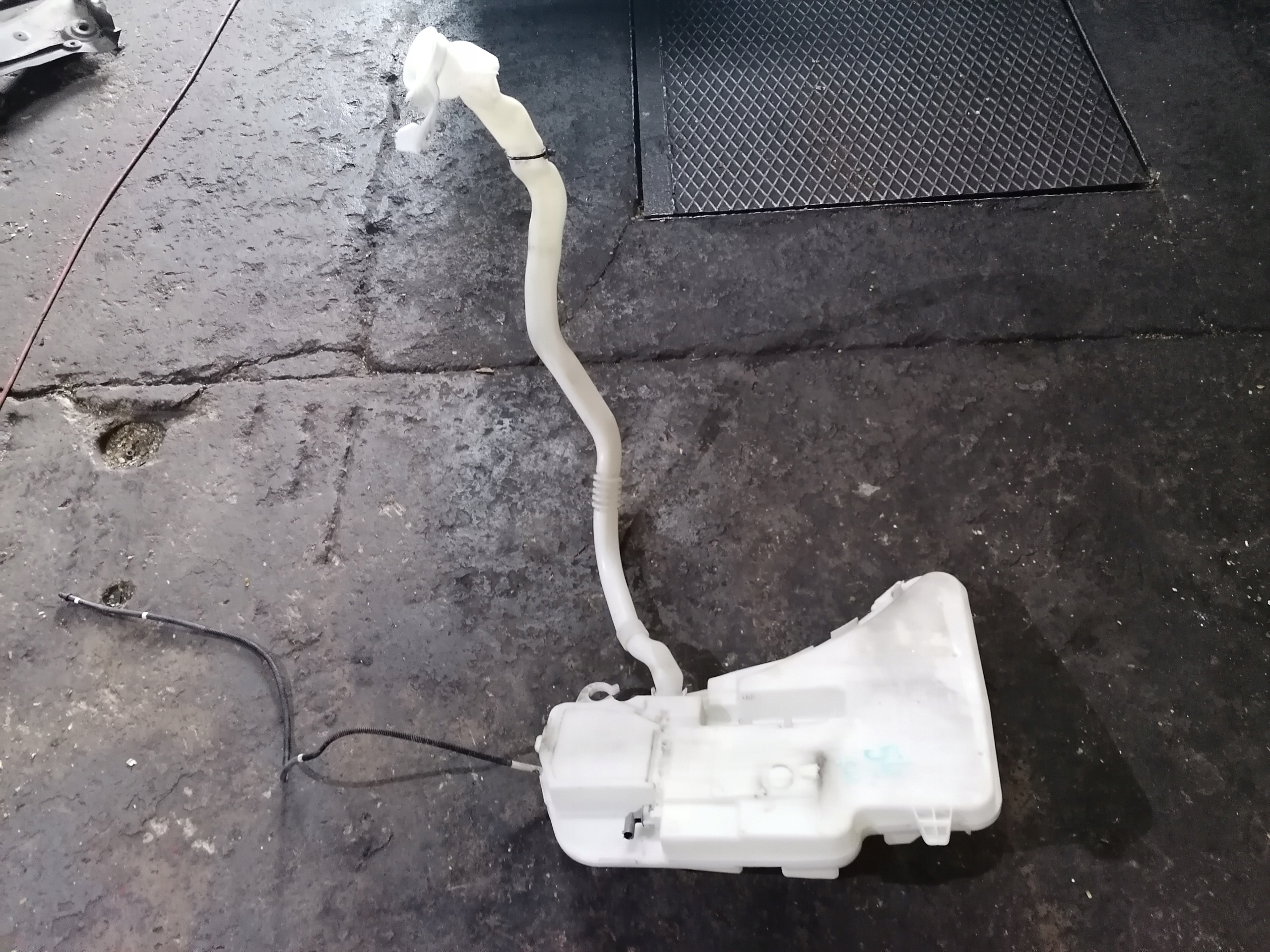 8050439 7269663 - 54 бачок омывателя BMW F10 F11
