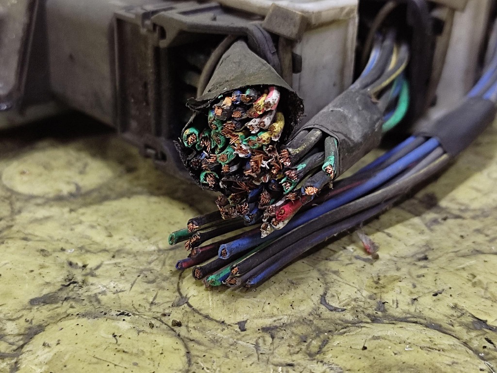 FORD C-MAX control unit of the engine 3M5112A650AB