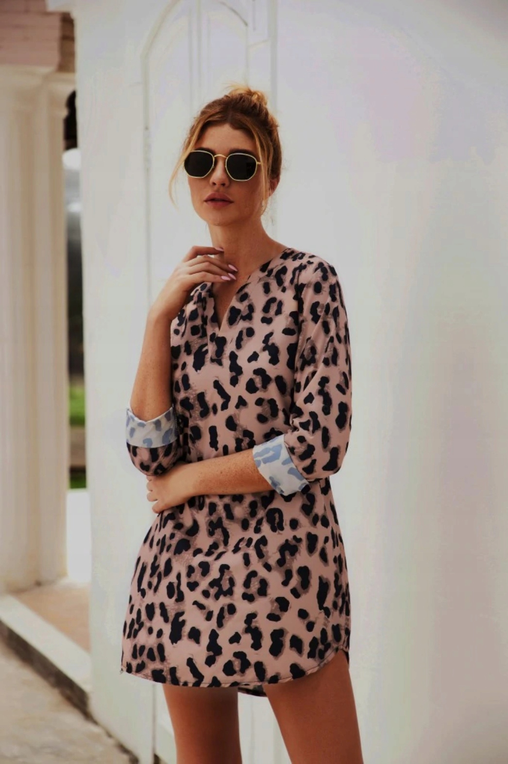 LUŹNA SUKIENKA DAMSKA MINI PROSTA TUNIKA OVERSIZE TUBA PANTERKA WZORY PRINT Długość przed kolano