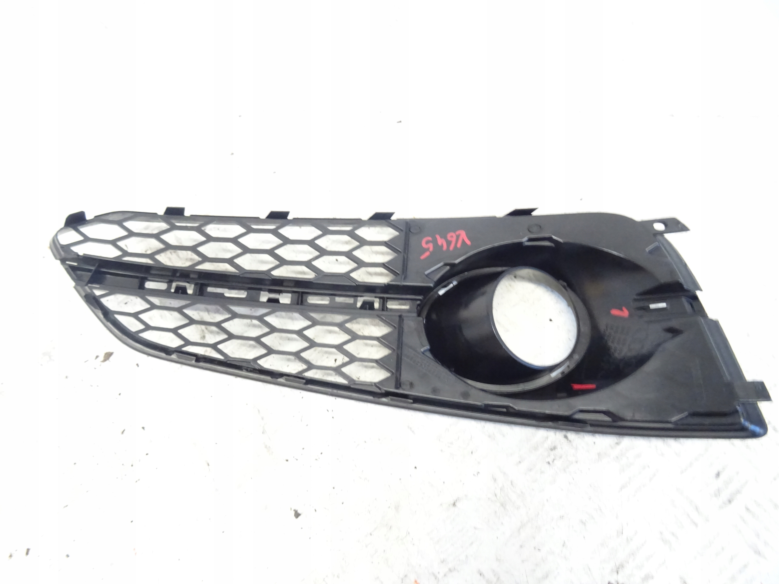 grid of a bumper front front left AUDI A8 D4 LIFT 4H0807679