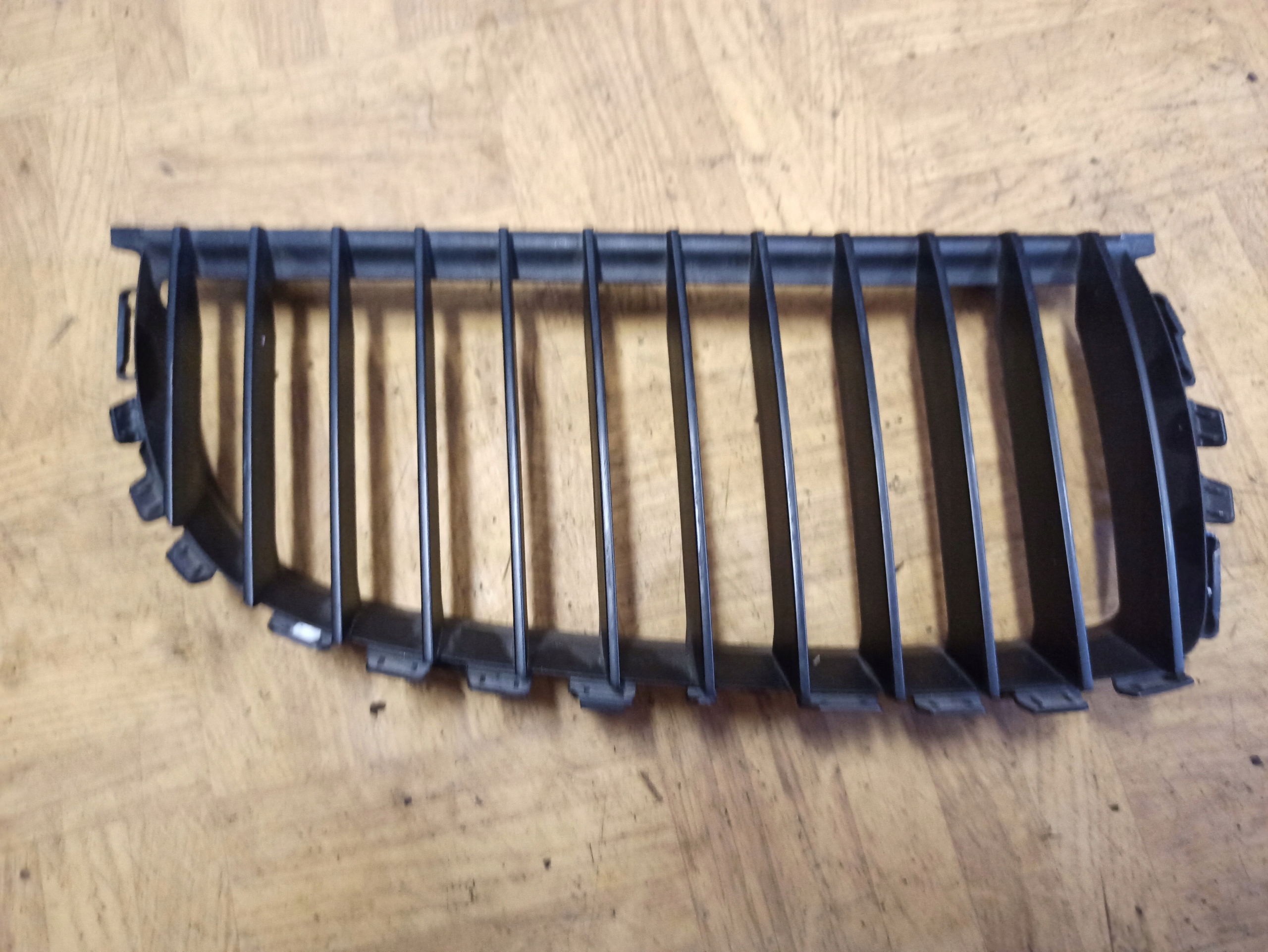 bubreg maska desna BMW E90 E91 7120008