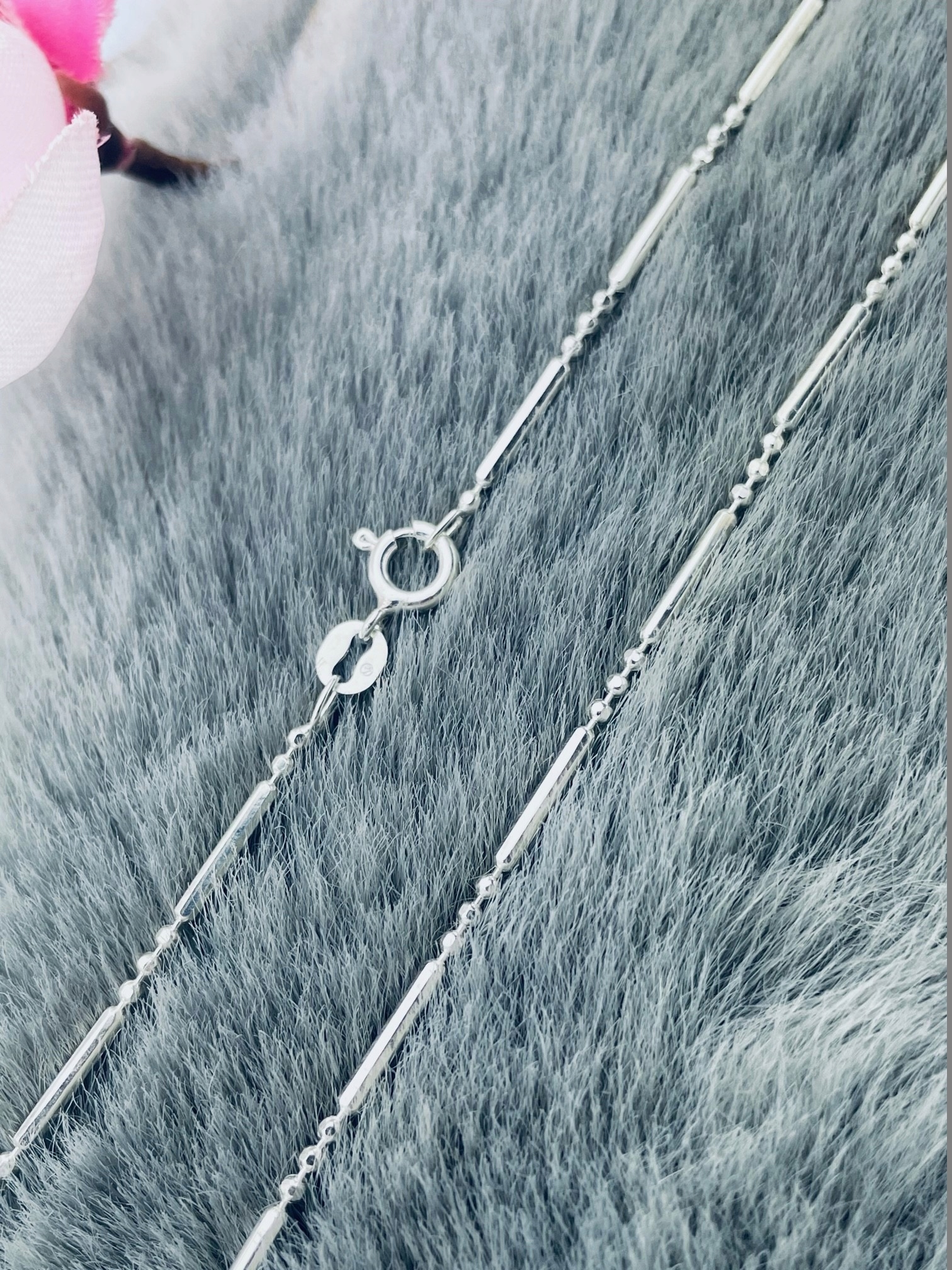 Stříbrný kuličkový řetízek figaro