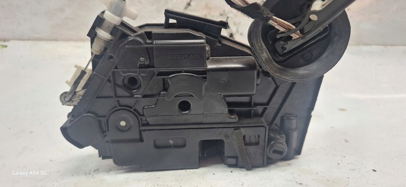 lock door VW GOLF VI right rear part 5K4839016M
