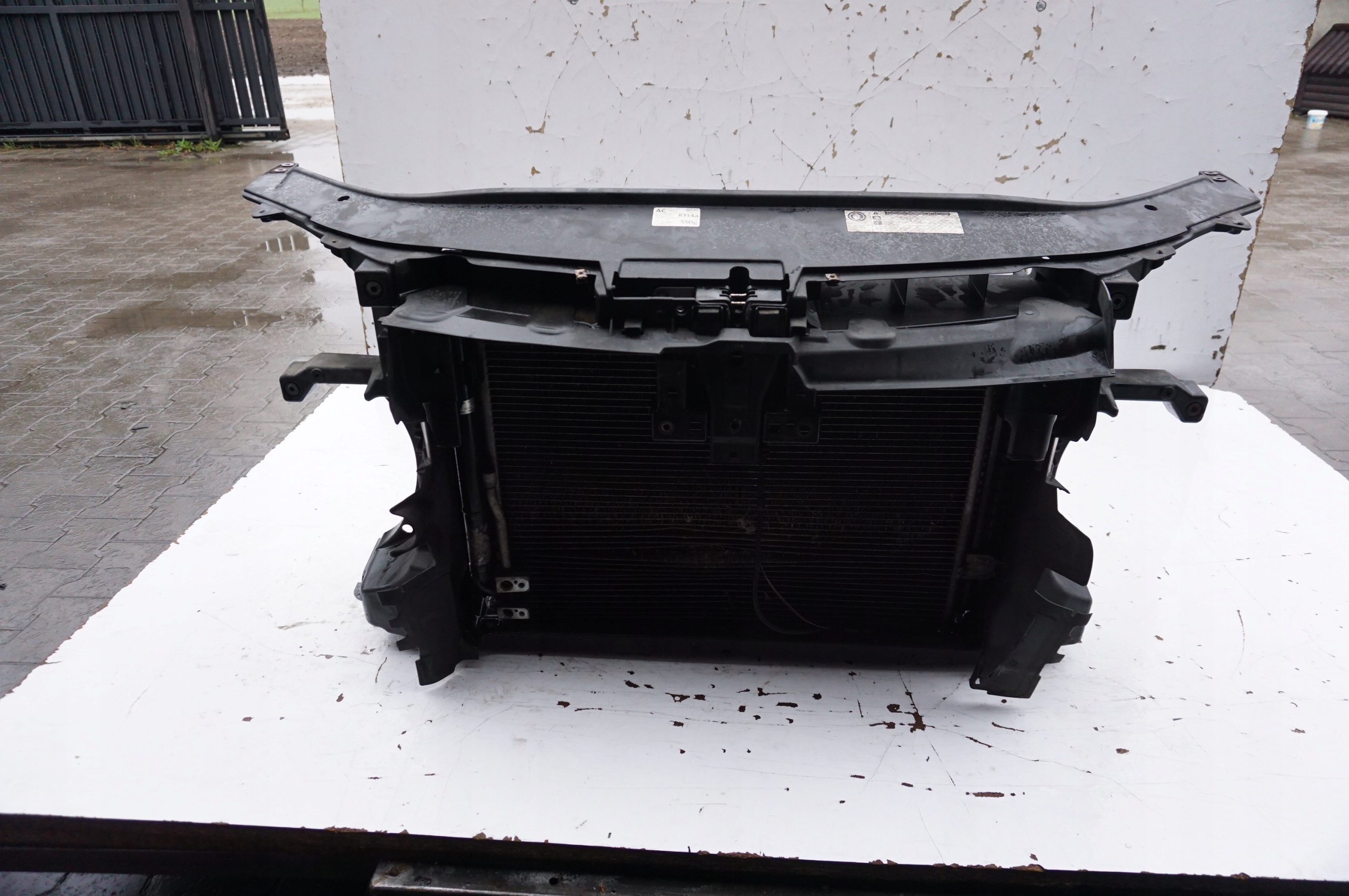 PAS PRZEDNI CHŁODNICE VOLKSWAGEN PASSAT B7 2.0 TDI