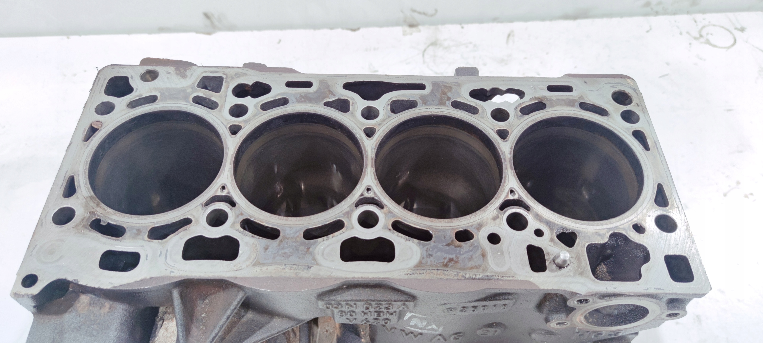 BLOK Motore AUDI A4 B9 A5 DEU 2.0 TDI 03N023A