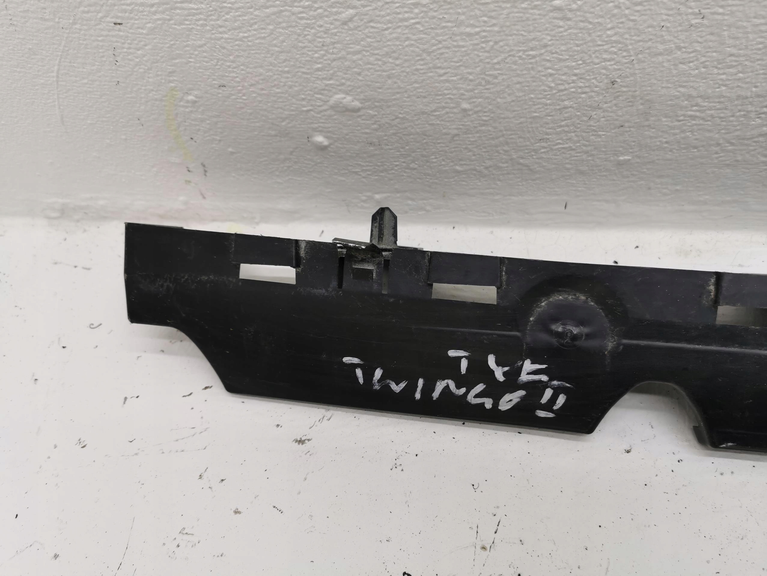bumper bracket rear RENAULT TWINGO II 8200637080