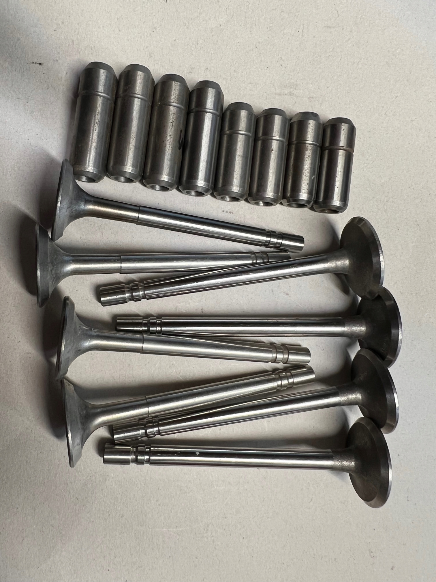 4207966 4207968 - FSO 125p выхлопной впускной клапан направляющие комплект