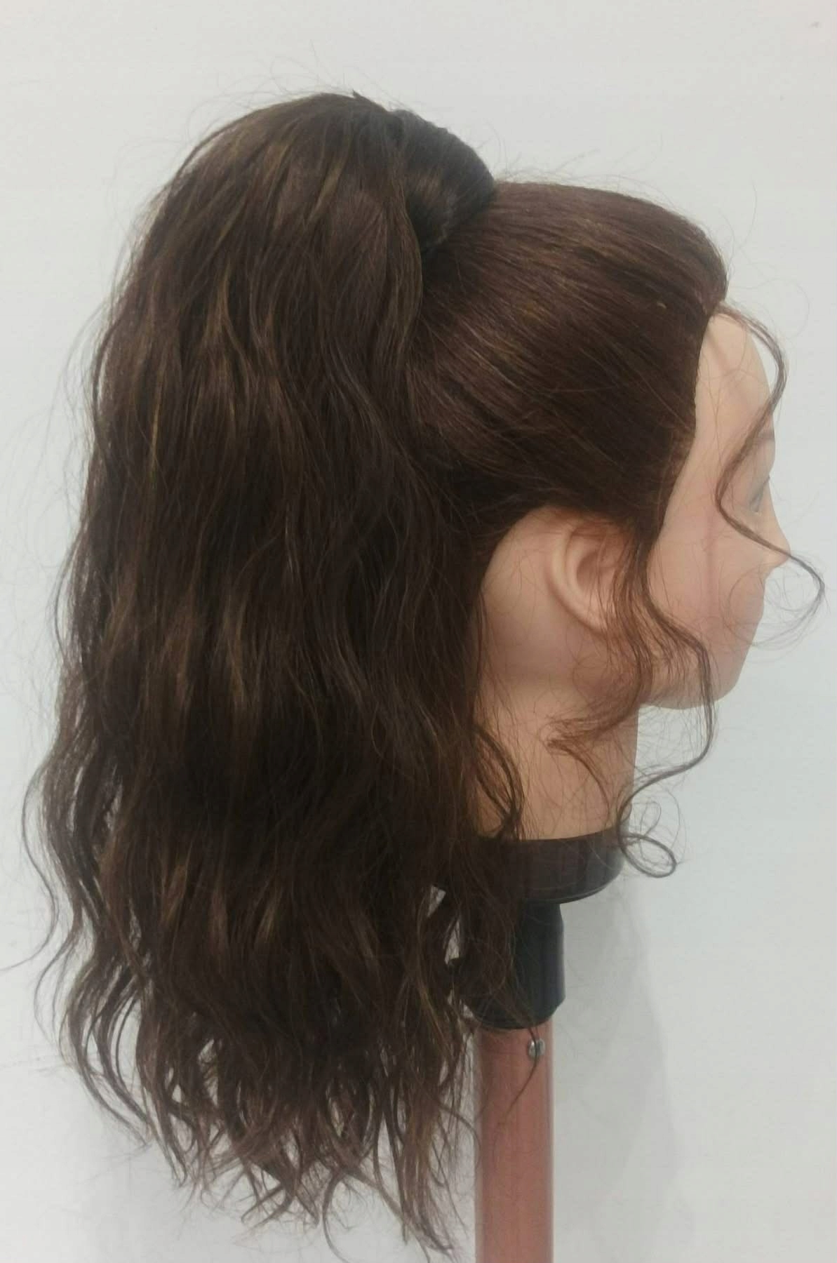 Ručně vyrobená bronzová spona z vysoce kvalitních syntetických vlasů