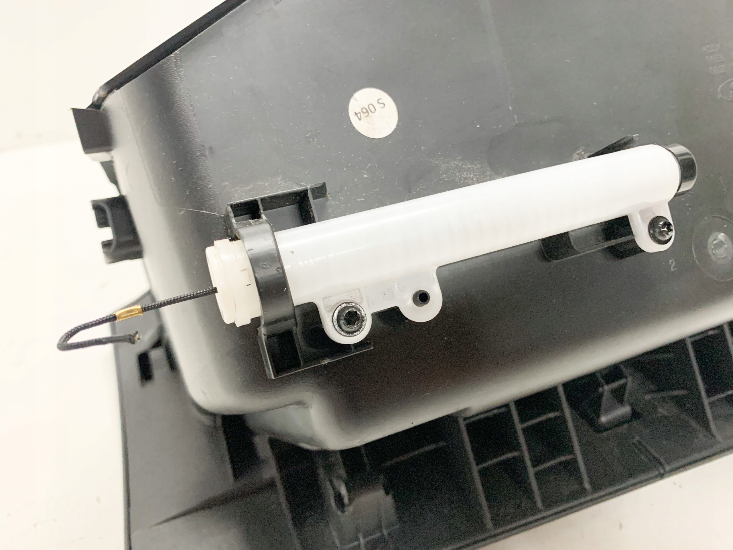 бардачок пассажира Ford OE F1EBA06044
