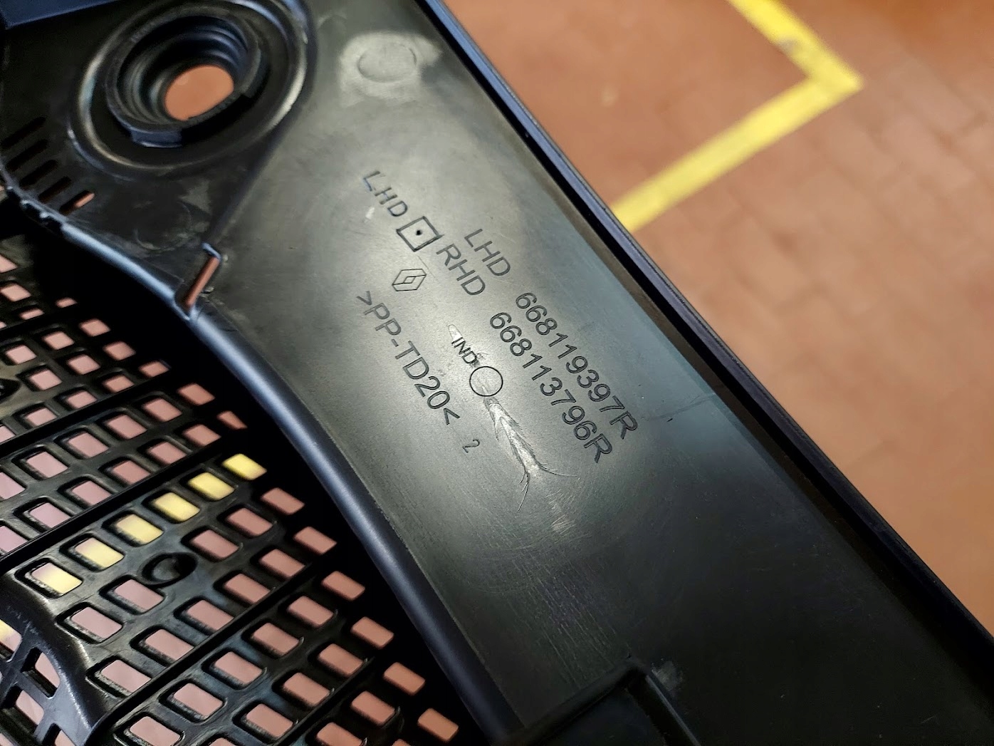 RENAULT OE 668119397R podszybie CAPTUR II Numer katalogowy części 668119397R