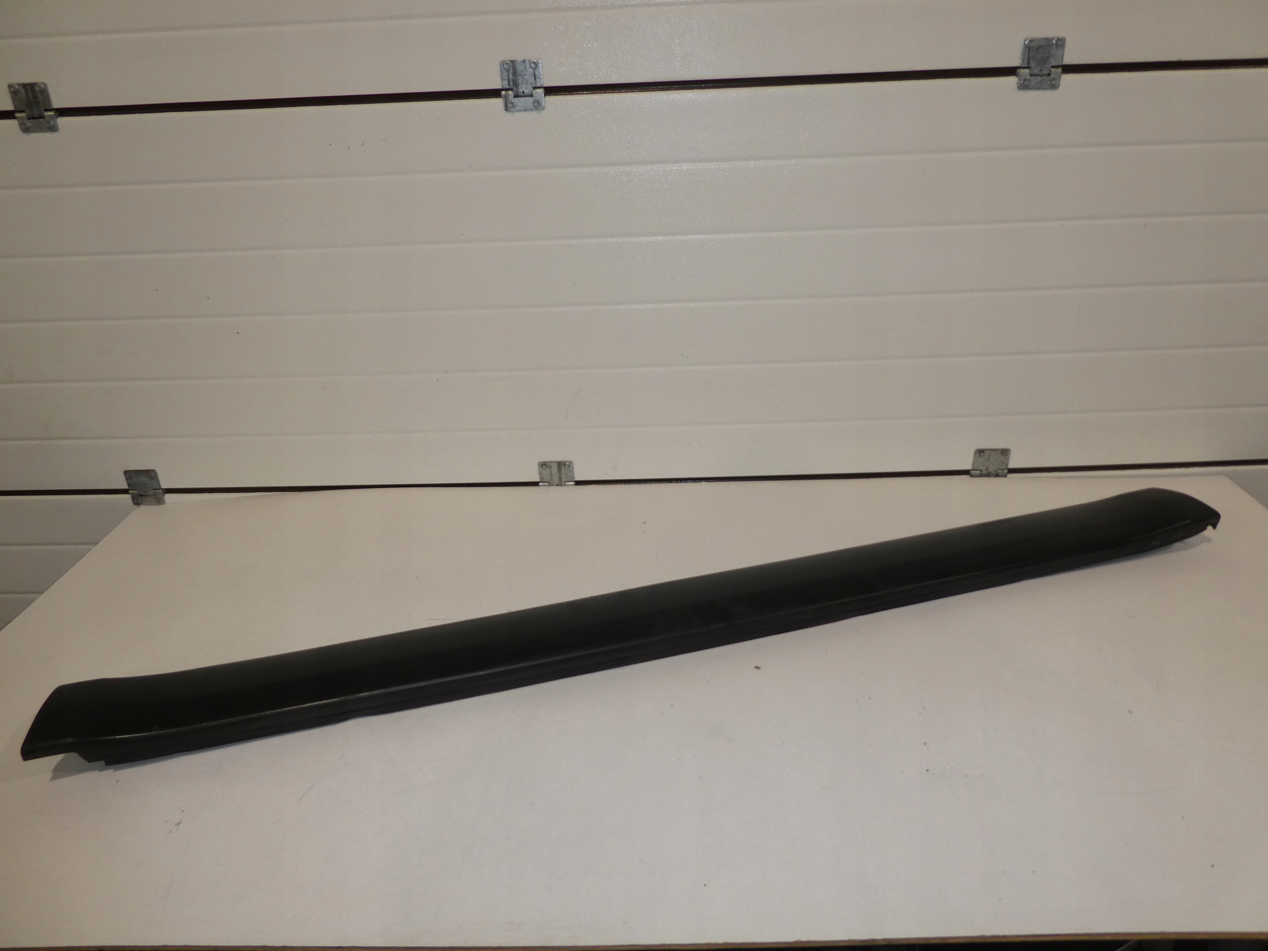 moulding threshold right SKODA YETI 5L0853856A