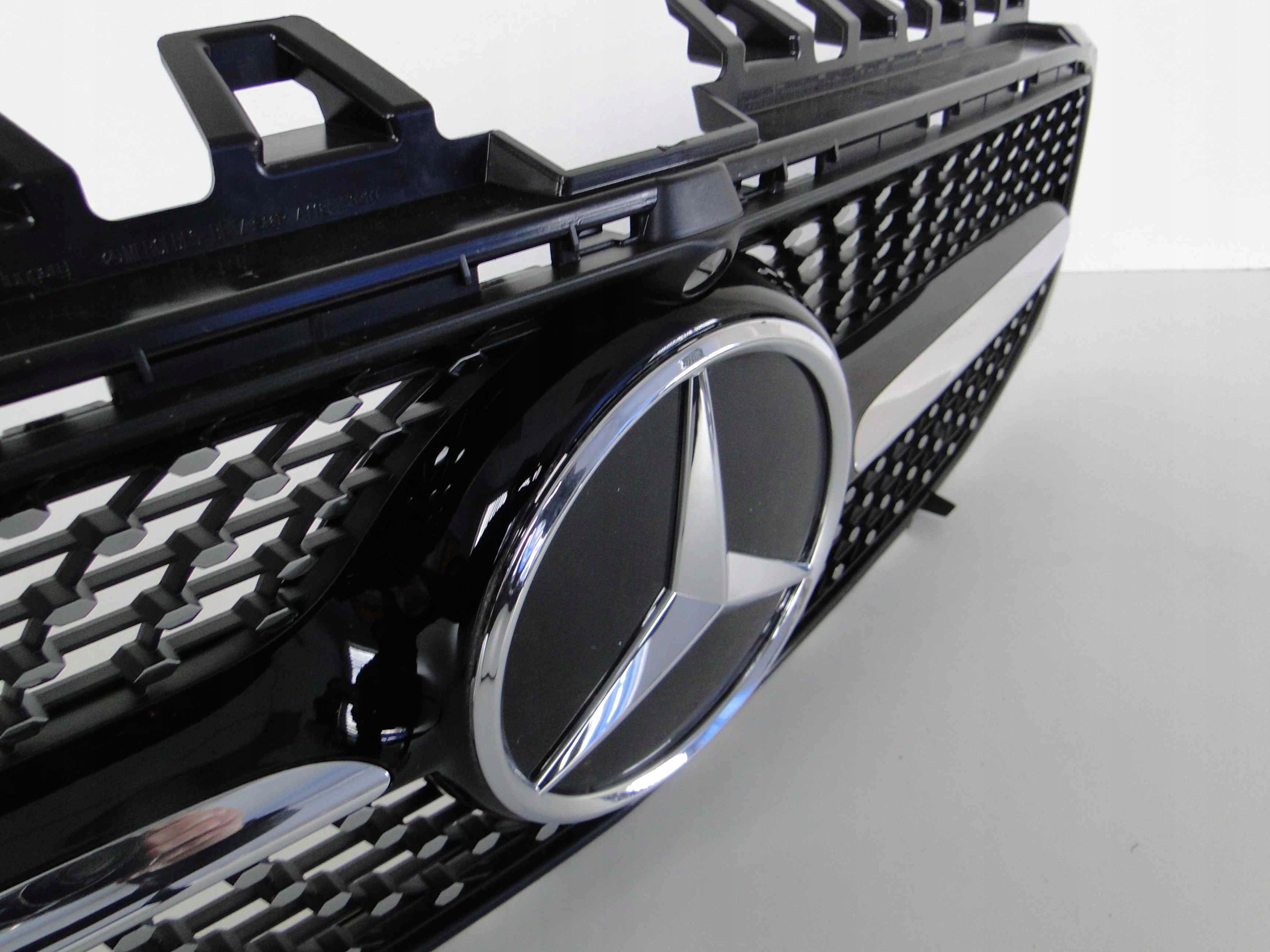 MERCEDES CLA 118 GRILL ATRAPA DIAMENT KAMERA ORYG Kolor czarny