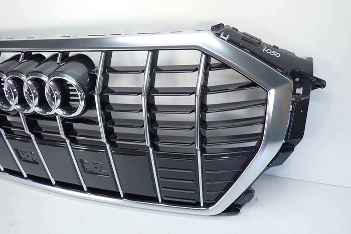 AUDI Q3 II 18- grille 83A853651E