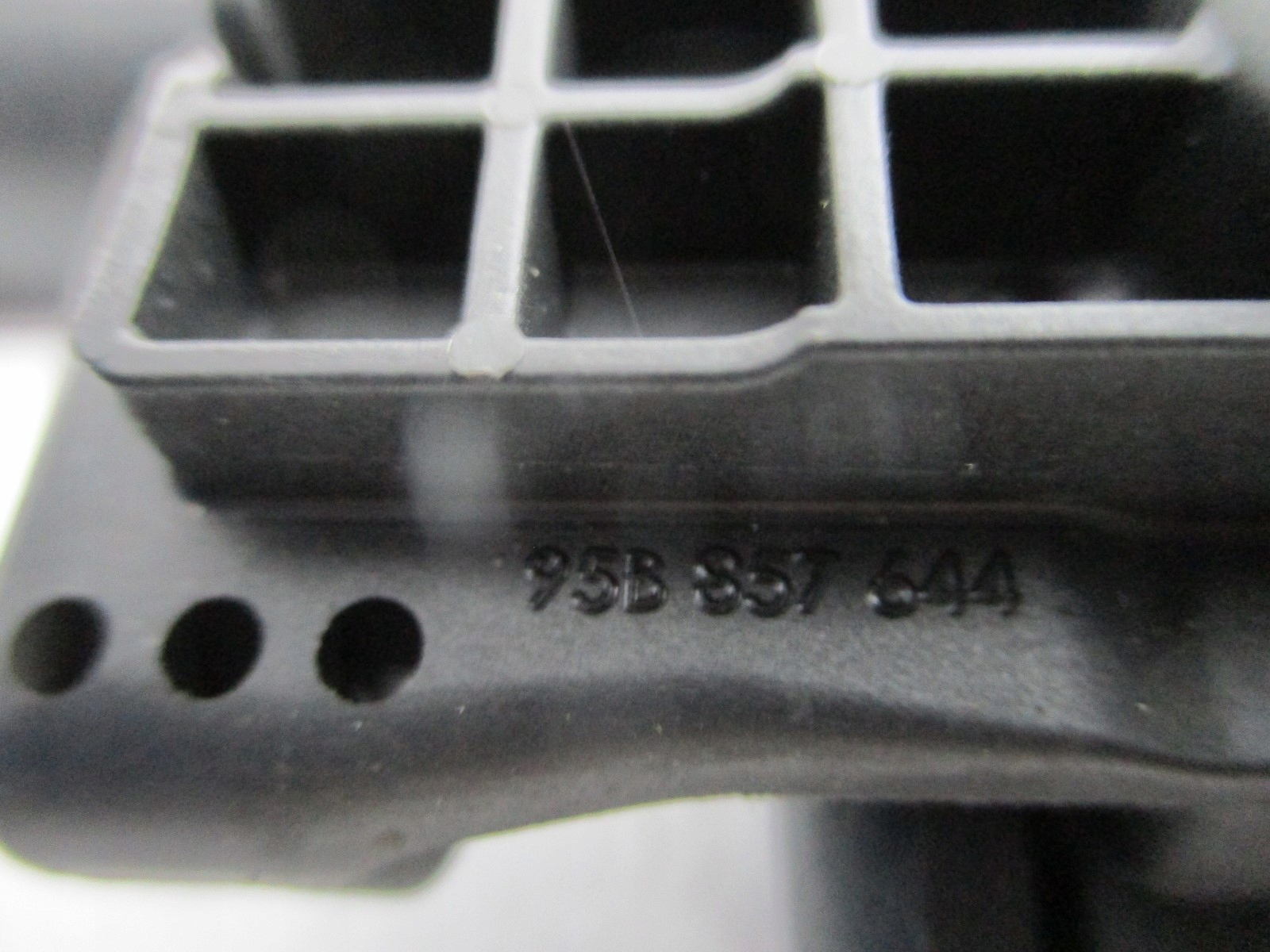 brackets handles PORSCHE MACAN 95B 95B857644