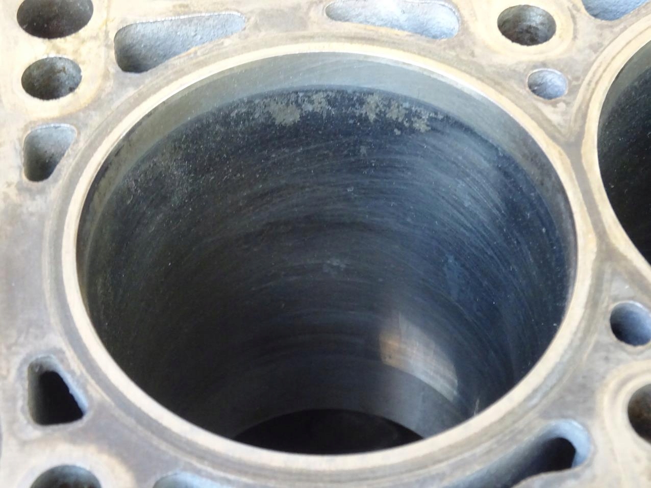 AUDI TT 8N S3 8L LEON CUPRA R 1.8T BAM AMK APX APY BLOK SILNIKA 06A103021C Typ silnika Benzyna