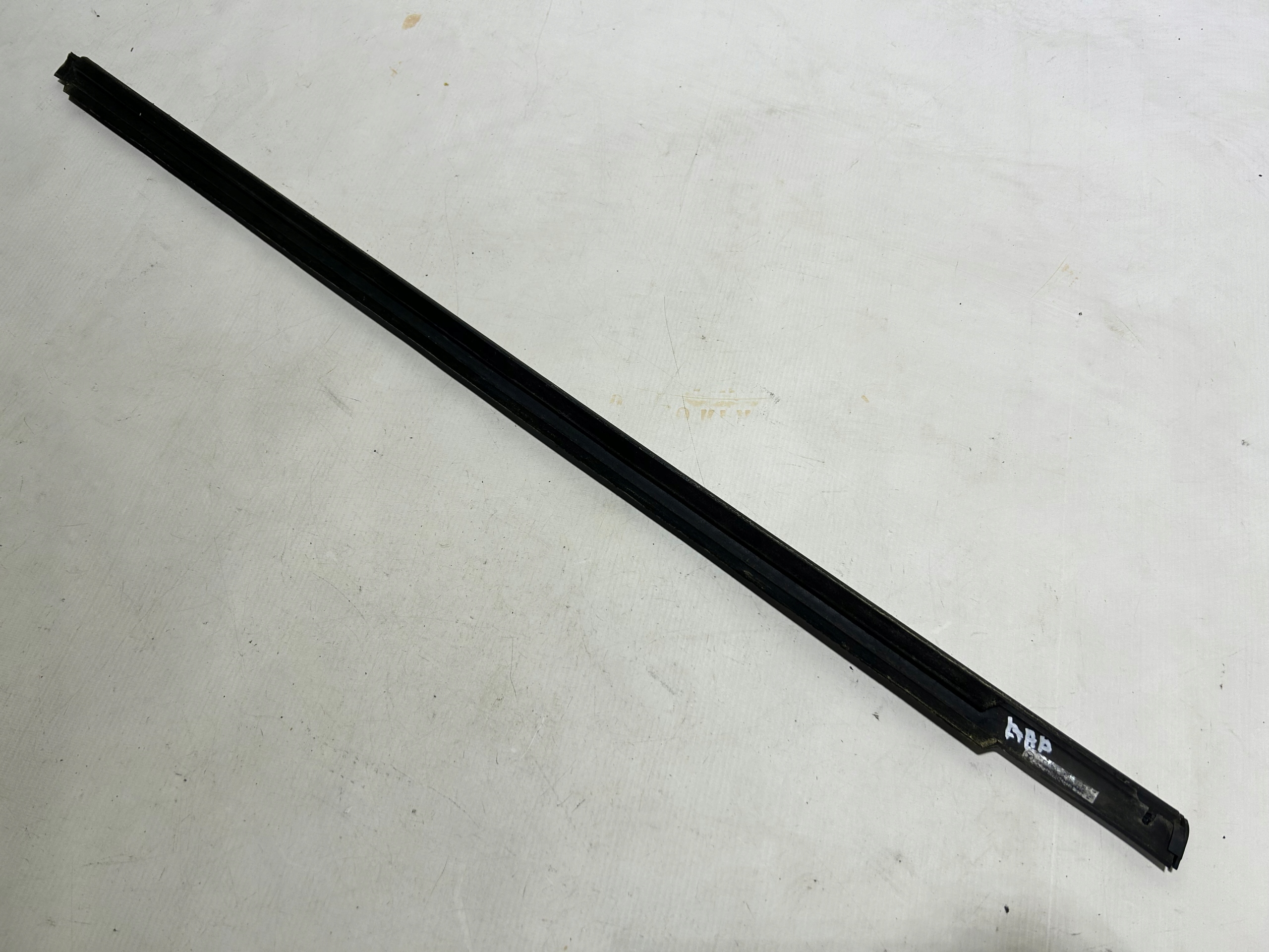 moulding door left front dust CHROM MERCEDES W251