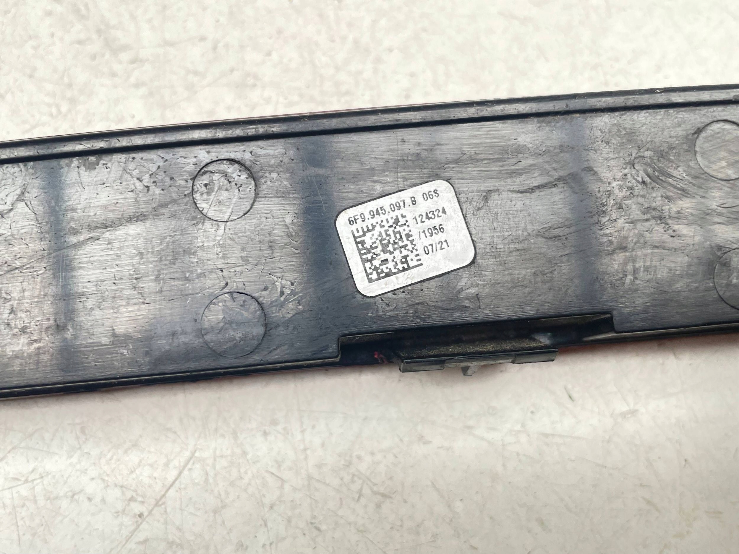 Seat Arona Trzecie light stop stopu 6F9945097B !J