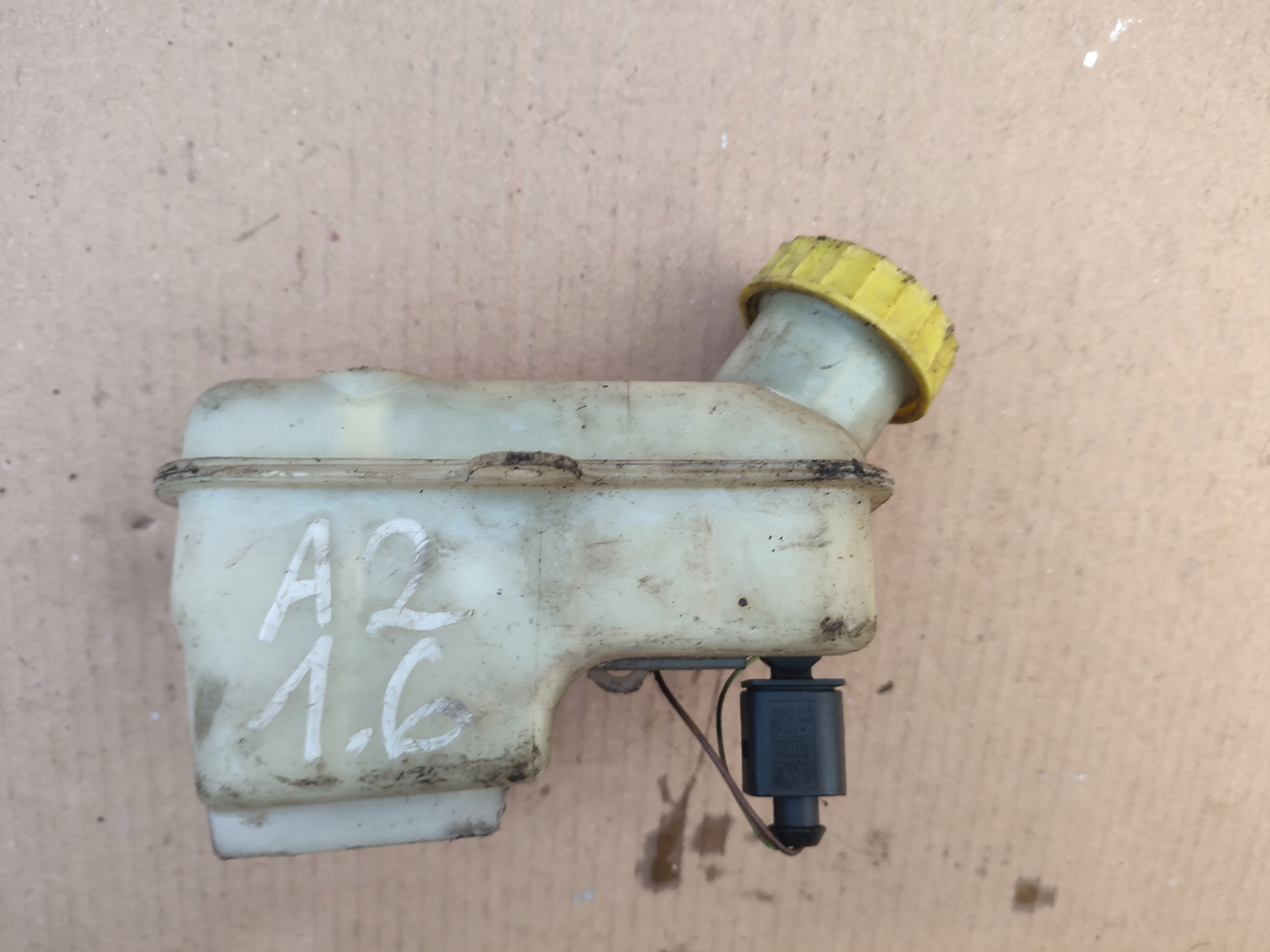 serbatoio LIQUIDO volante audi A2 8Z2611301E