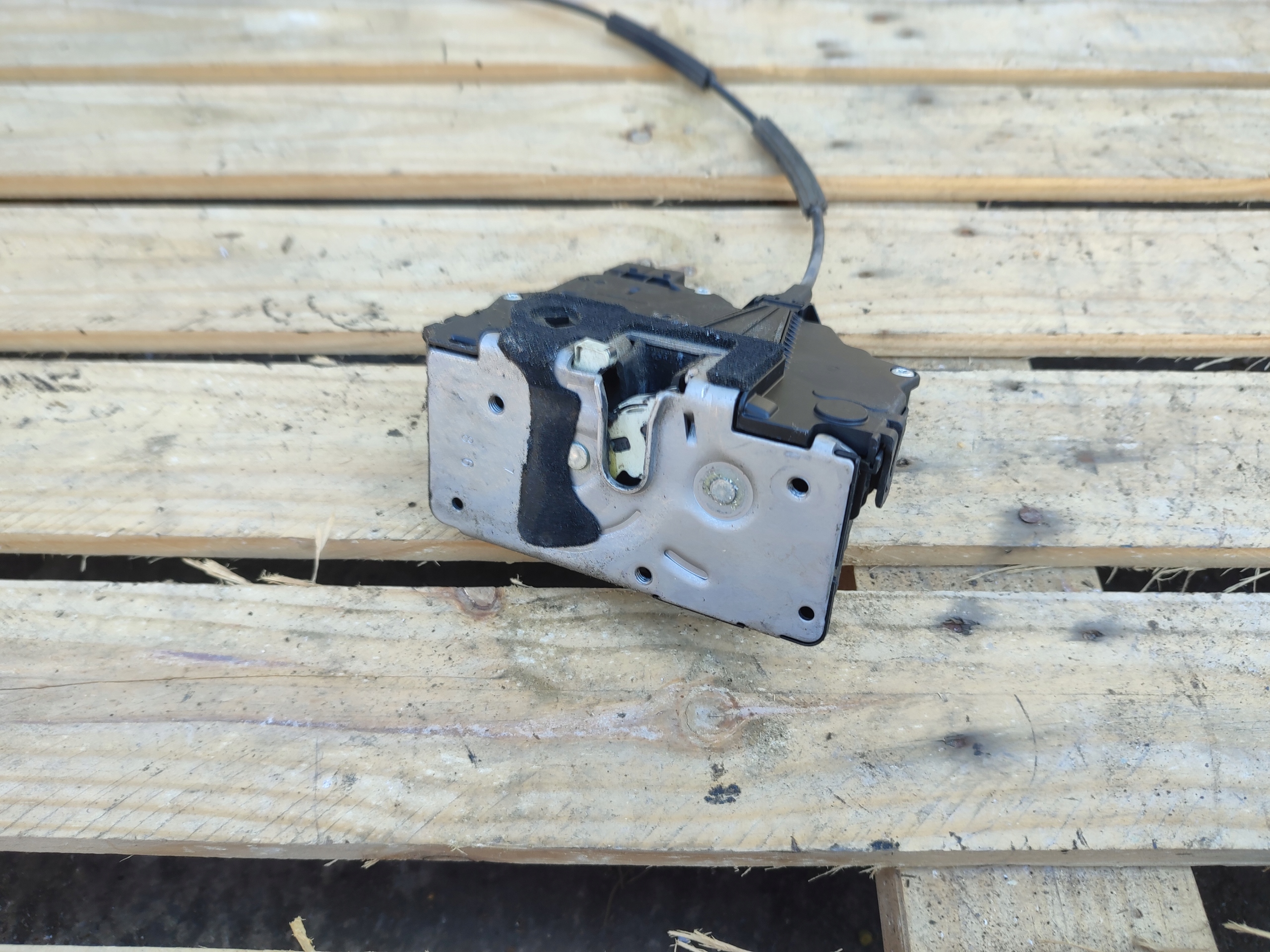 lock door front left OPEL MERIVA B 13258276