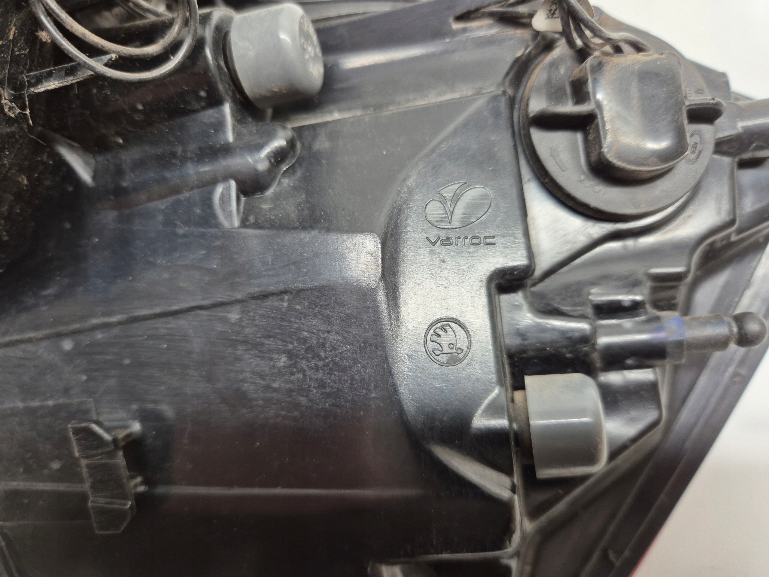 SKODA KAMIQ LAMPA TYLNA LEWA LED MID ORYGINAŁ EUROPA 2019- Typ samochodu Samochody osobowe