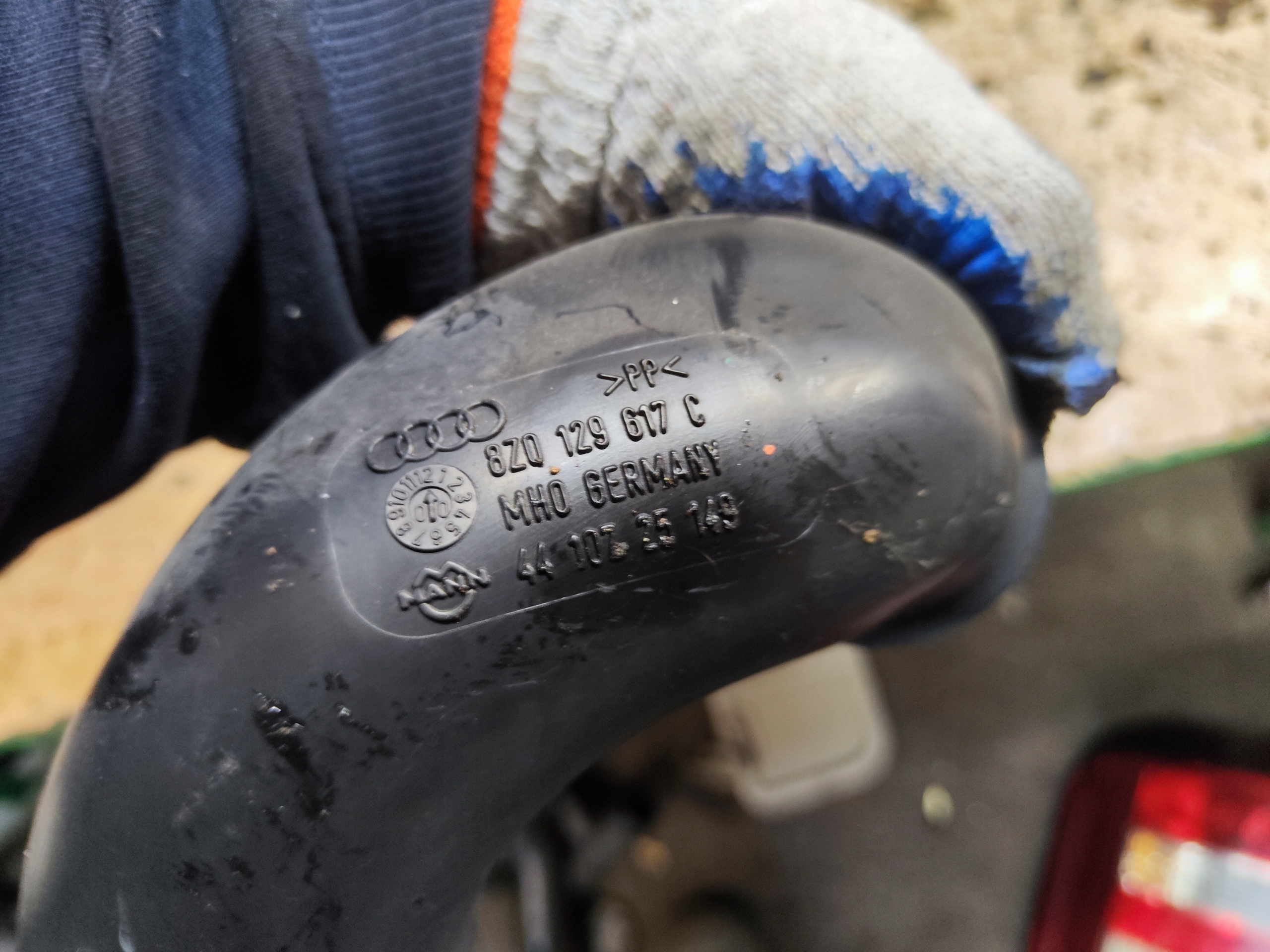 Audi A6 C5 2.5 V6 tdi патрубок труба впуск