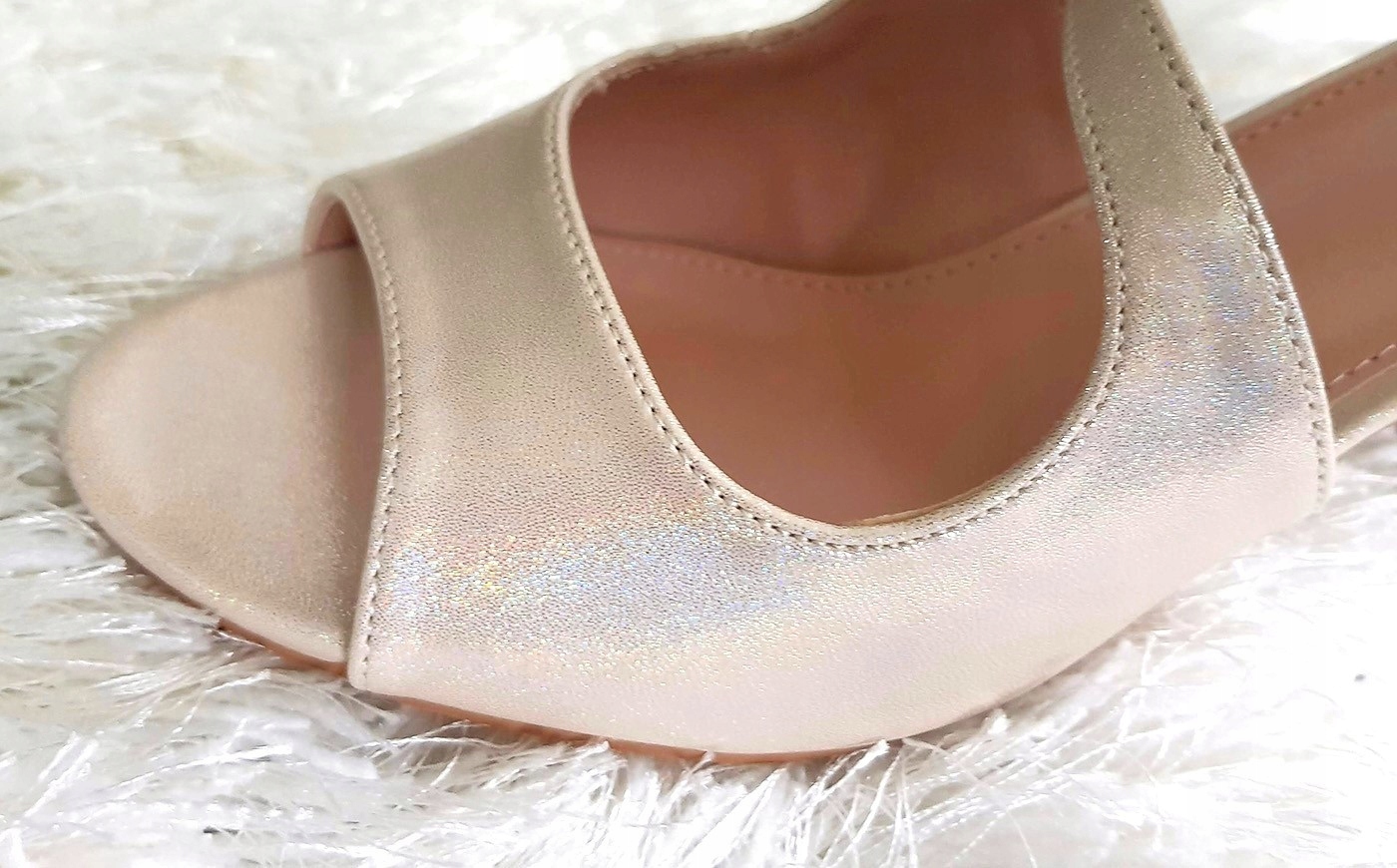 Złote Perłowe Buty Czółenka Na 7 Cm Słupku Skrzyżowane Paseczki 39 Długość wkładki 25.5 cm