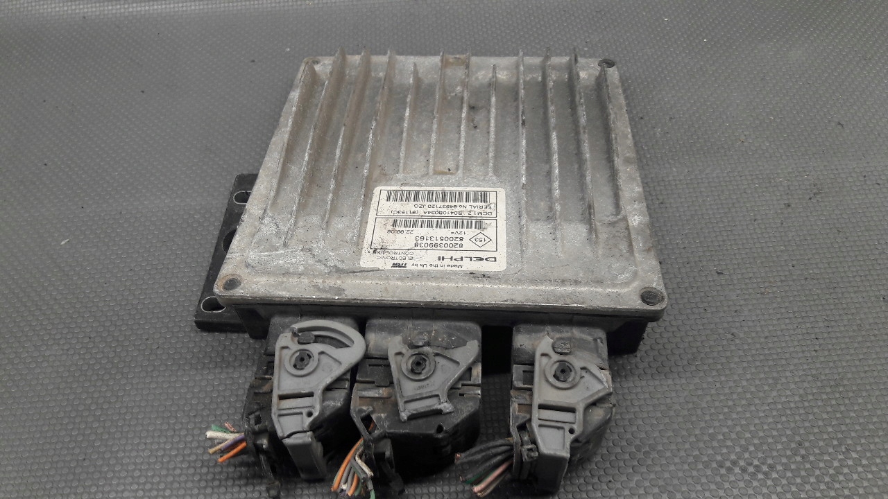 control unit of the engine Renault Scenic II 1,5 8200399038