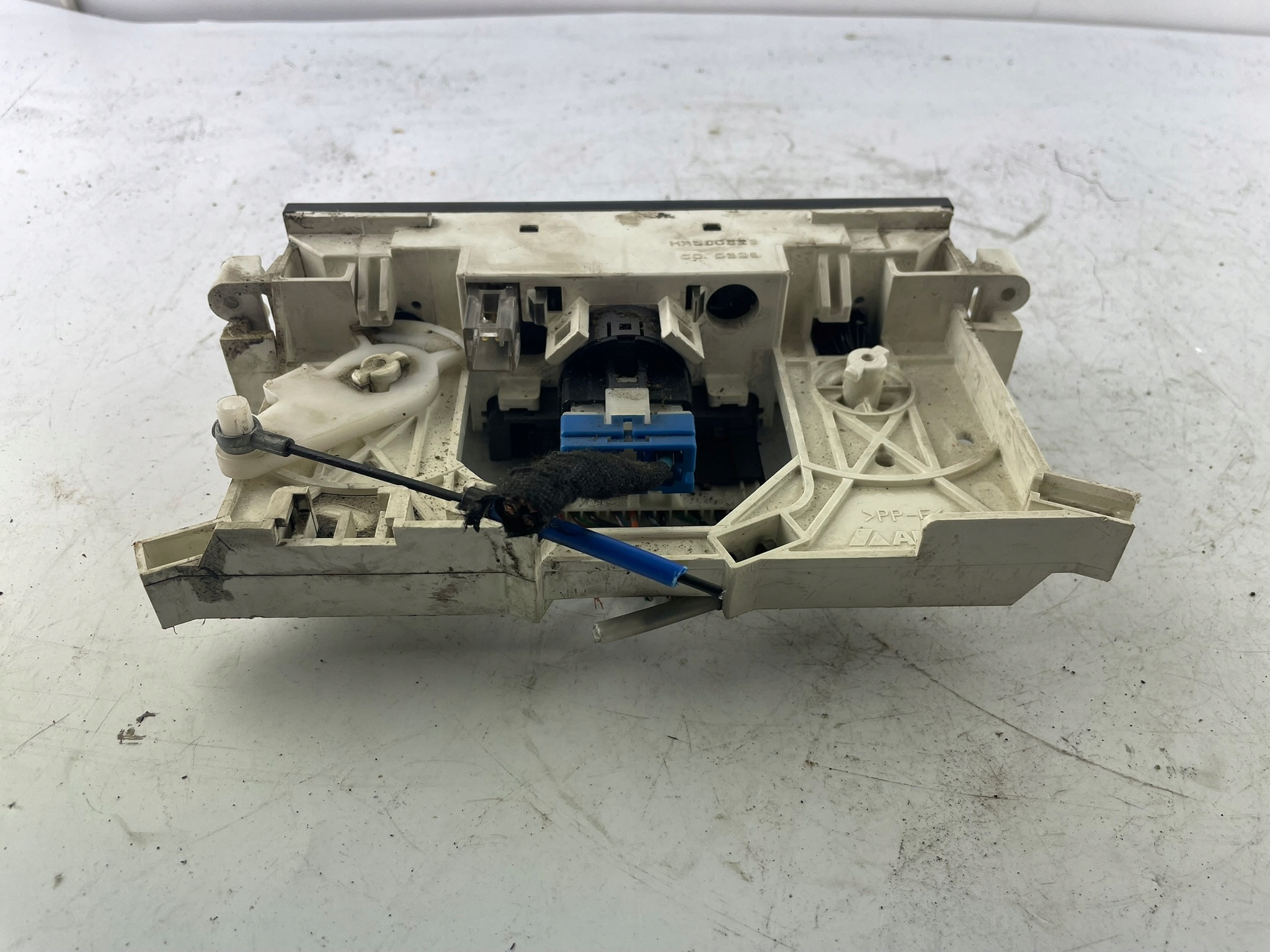 Panel BOCCHETTE MR5005Z9 00.0928 Mitsubishi Carisma DA Europejski