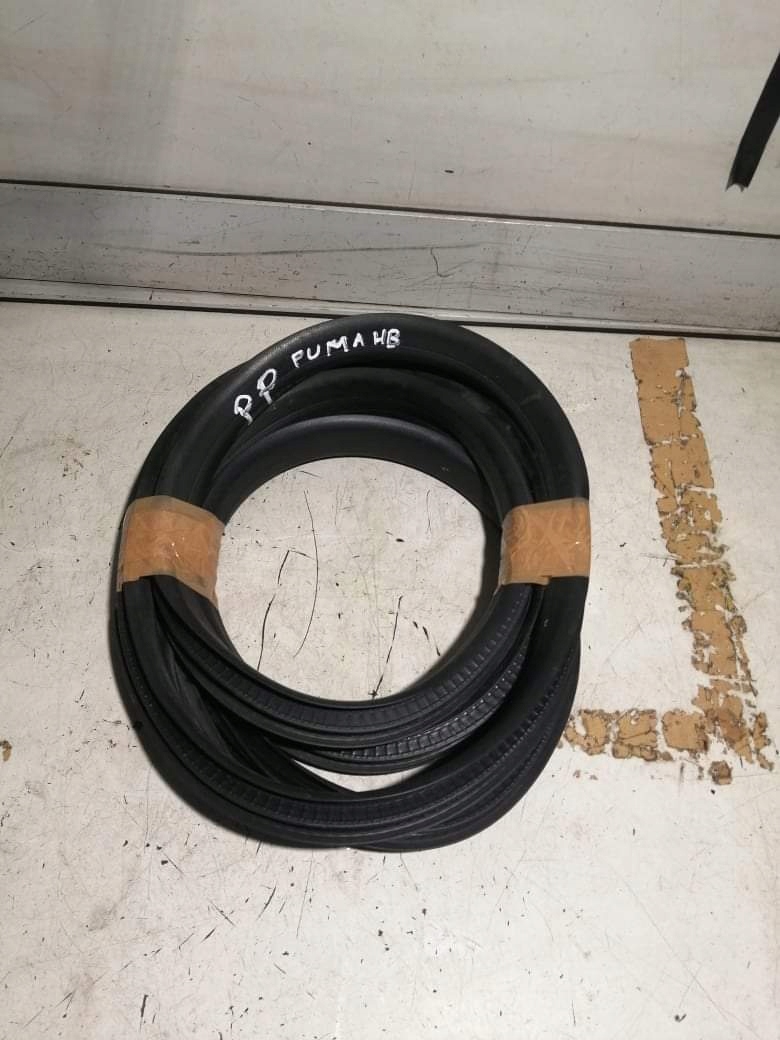 FORD PUMA MK2 USZCZELKA KAROSERYJNA PRAWA PRZEDNIA