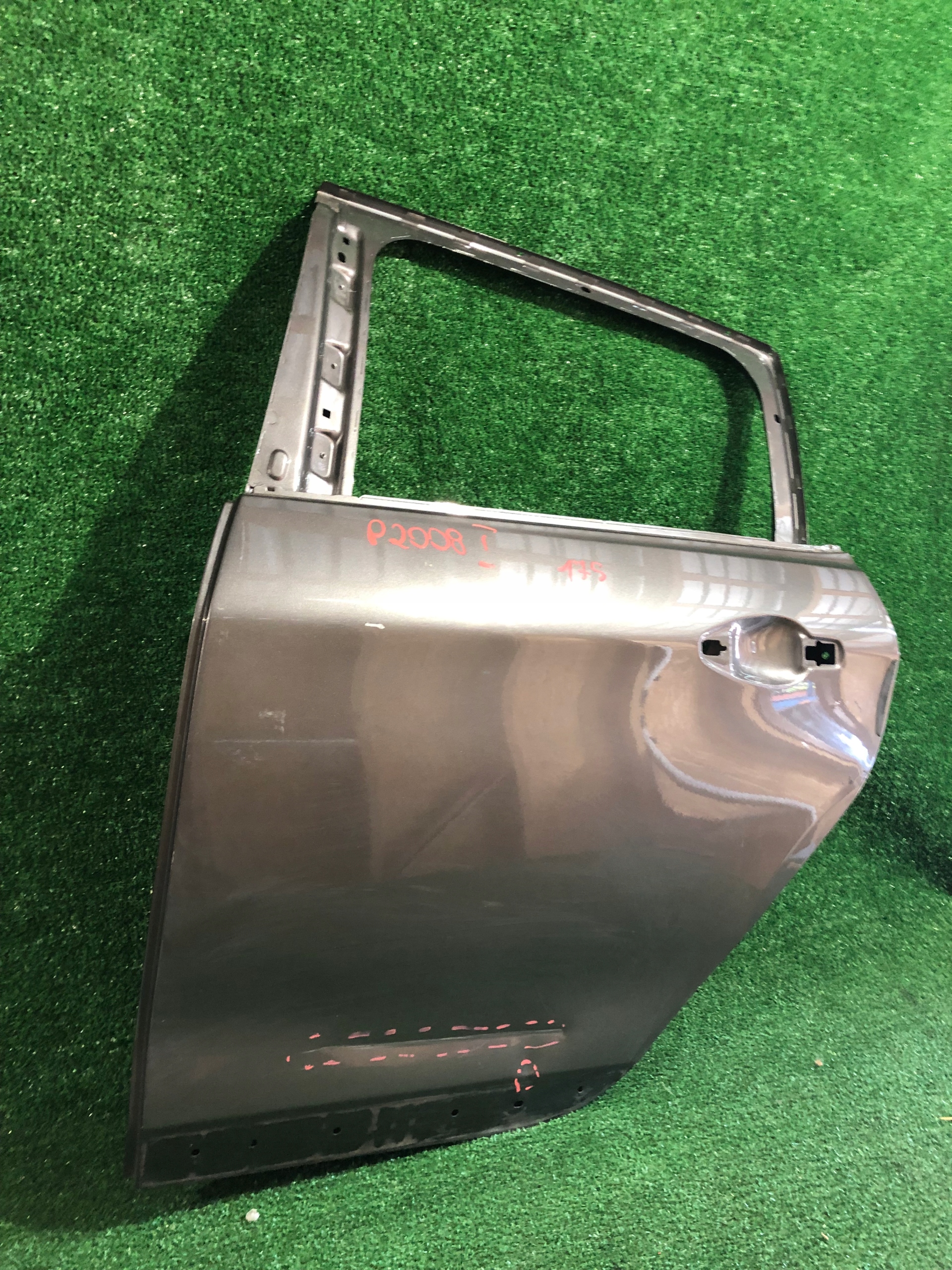 door left rear. PEUGEOT 2008 and