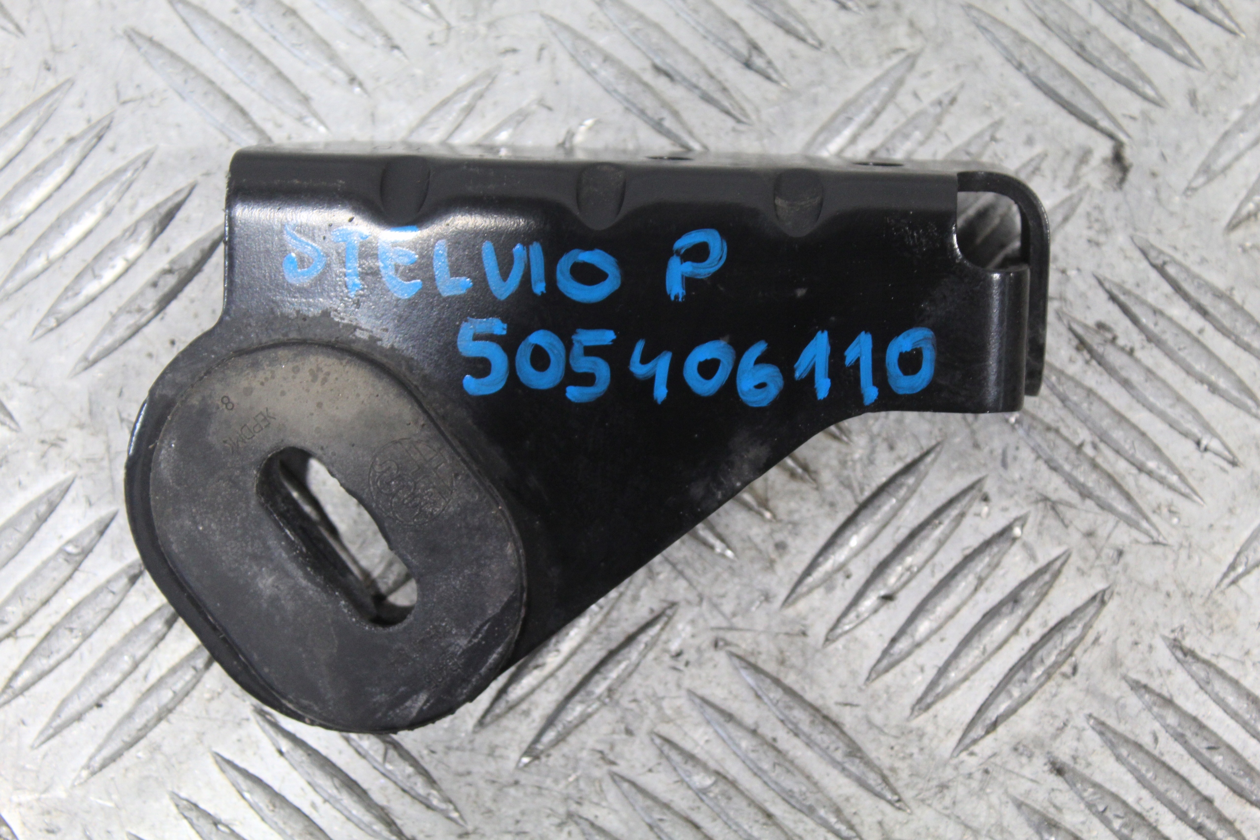 SUPPORT PLAQUE RADIATEUR DROIT STELVIO 505406110