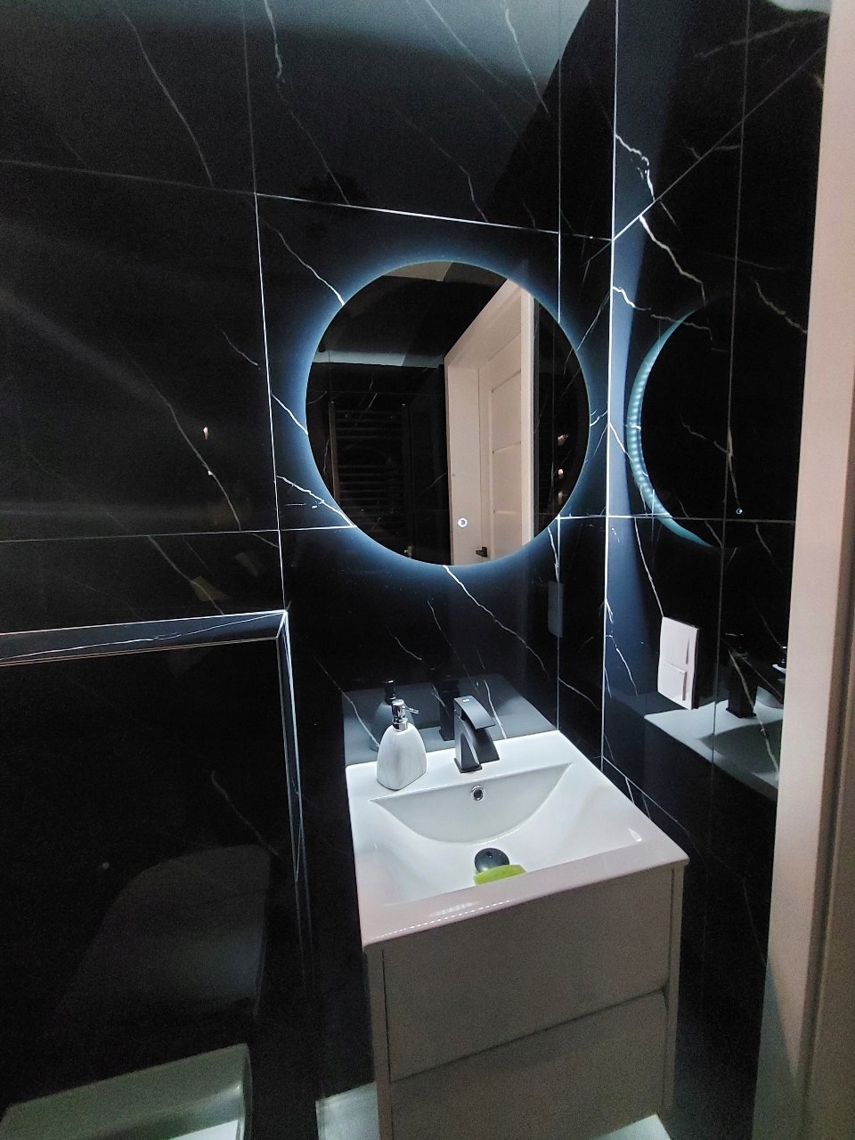 LUSTRO OKRĄGŁE LED PODŚWIETLANE ŁAZIENKOWE ŚREDNICA 80cm WŁĄCZNIK DOTYKOWY Wysokość 800 mm