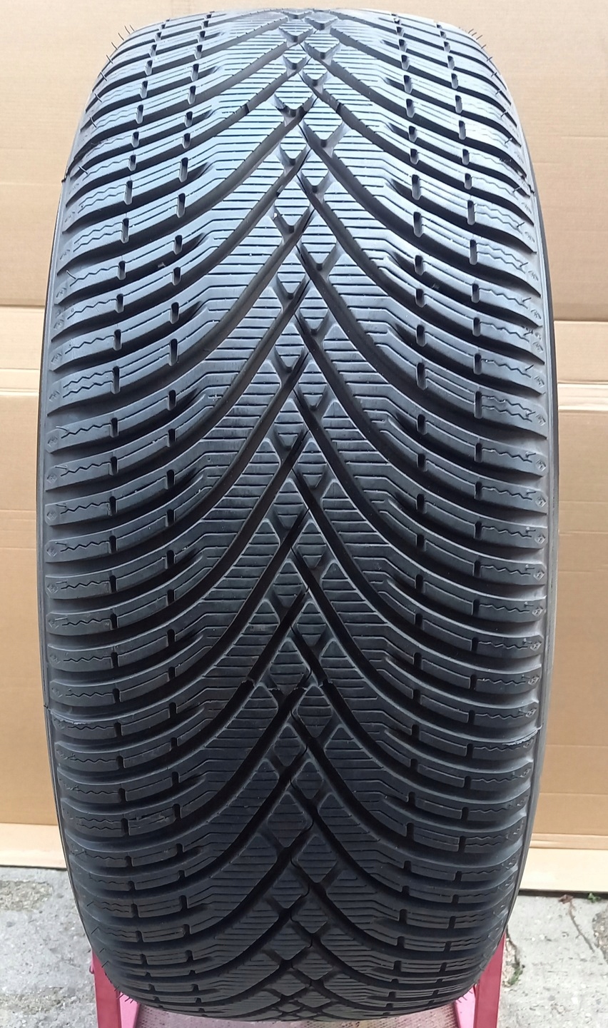1x OPONA 215/55 R18 BFGOODRICH G-FORCE WINTER 2 7,8mm 21r