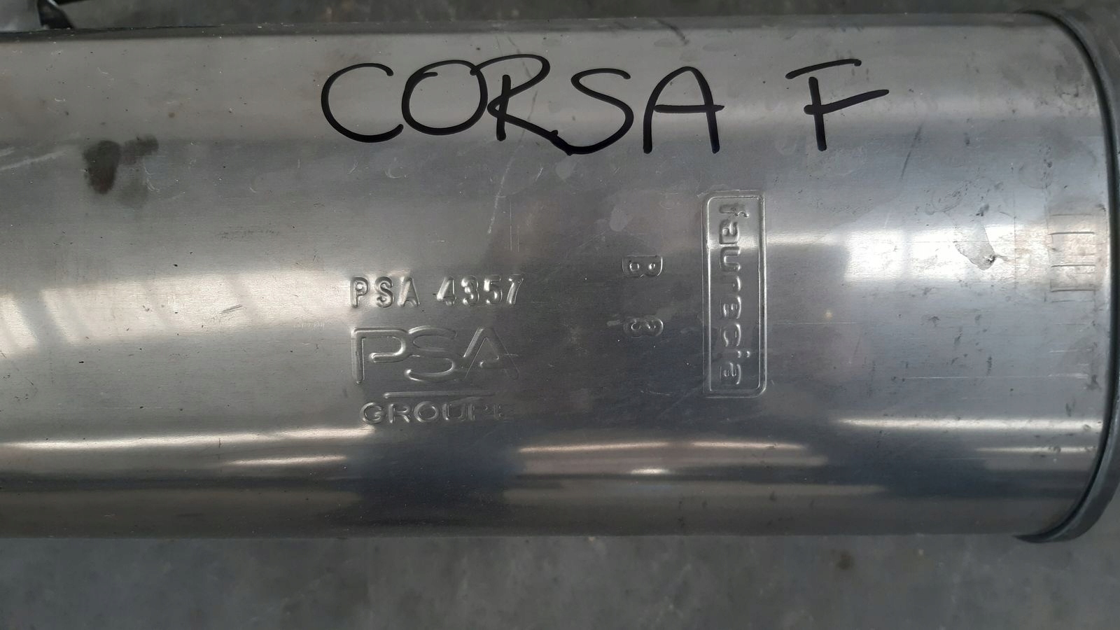Tlumik koncowy mitte Opel Corsa F 1,2