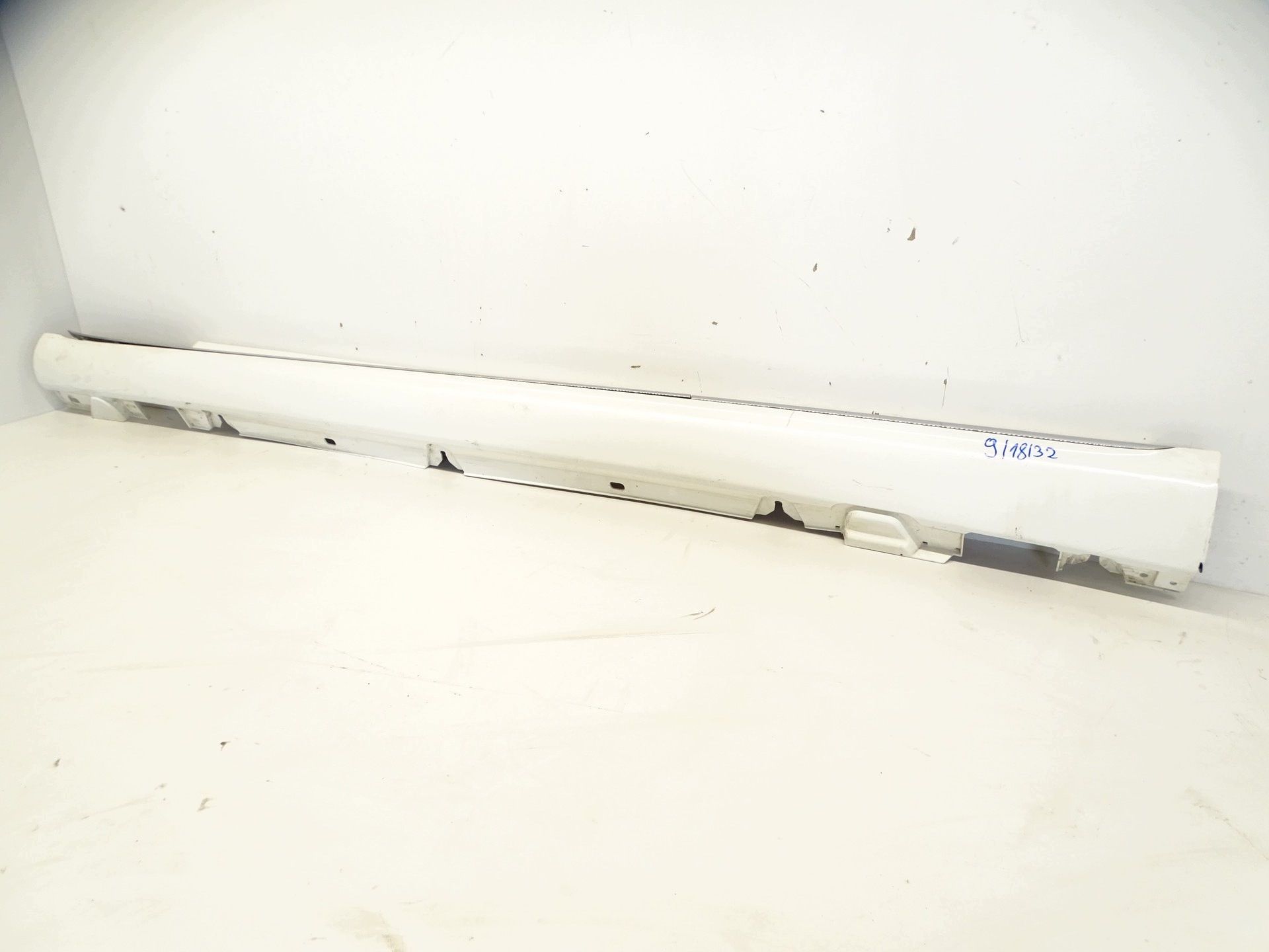 moulding threshold cap left MERCEDES C W205 sedan A2056900740