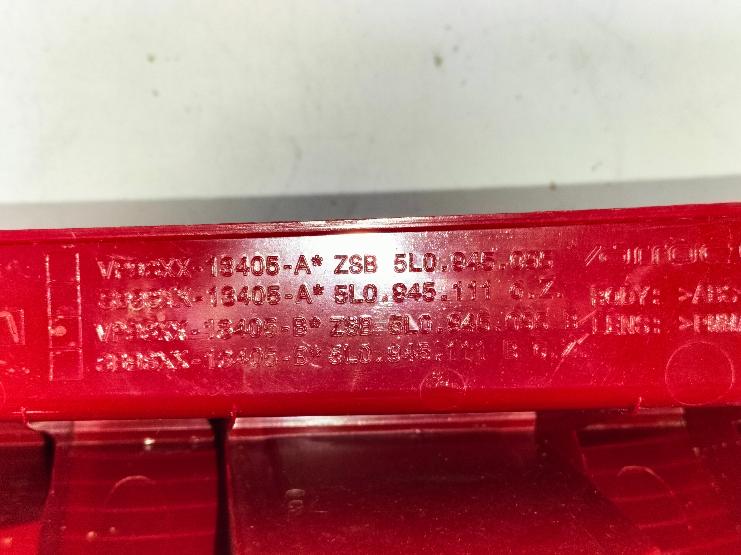 light rear rear part left SKODA YETI 09-13