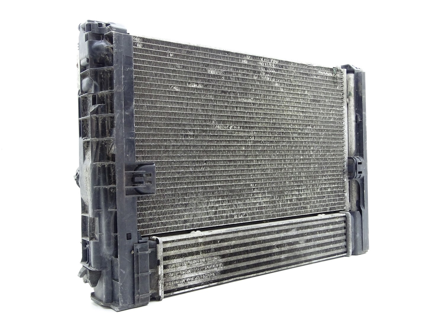 KOMPLET chladiče chladič vody intercooler BMW 1 E87 2.0 D 781025801