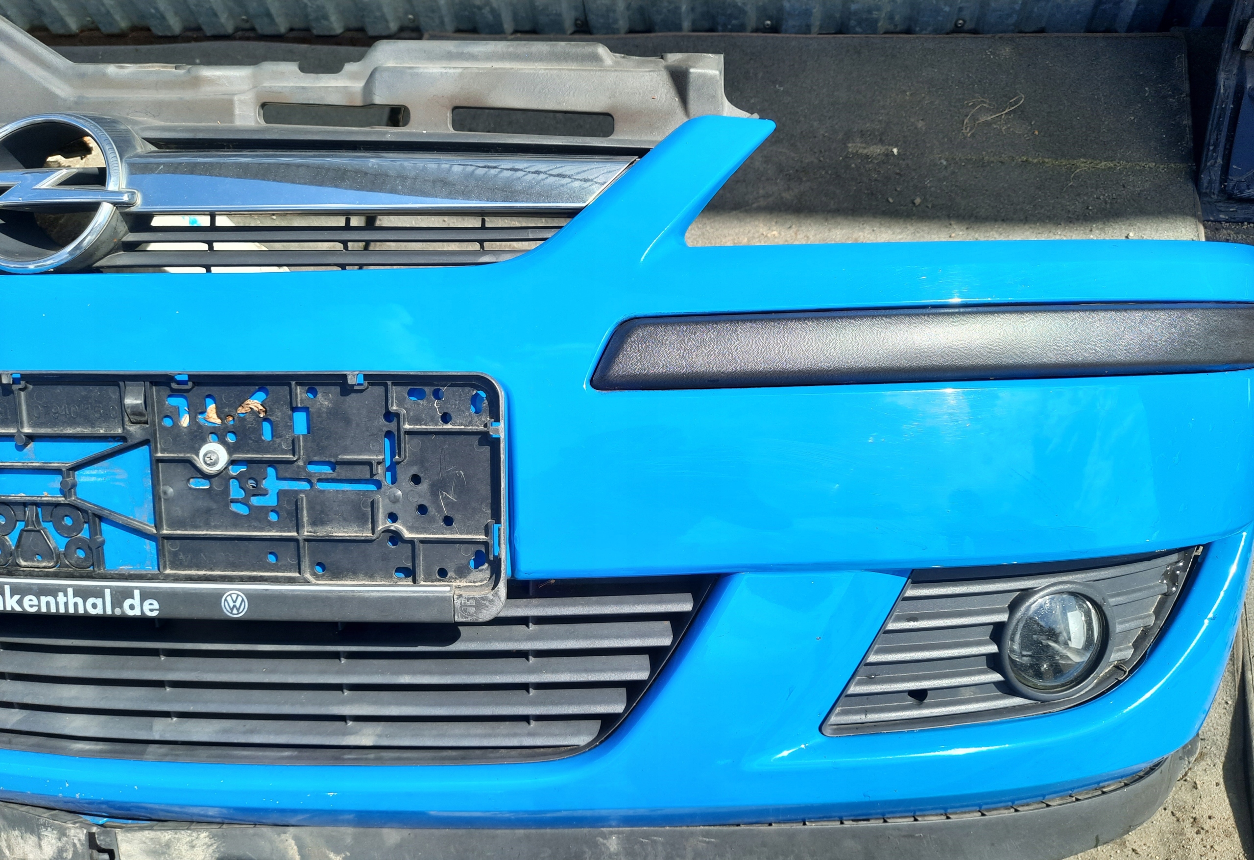 Zderzak przód Opel CORSA C kolor Z20A LIFT Producent części Opel OE